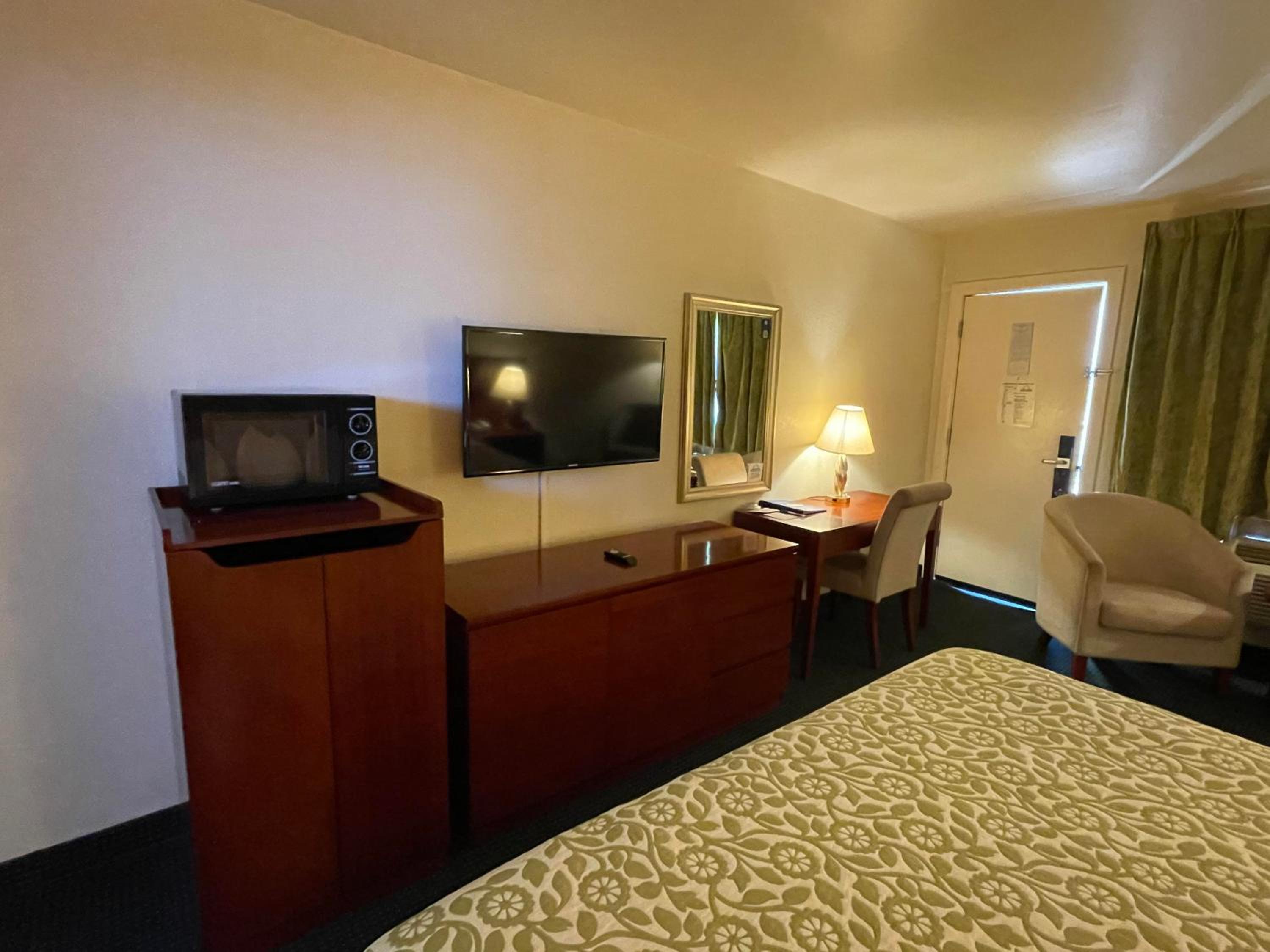 King Room - Disability Access/Non-Smoking photo 2