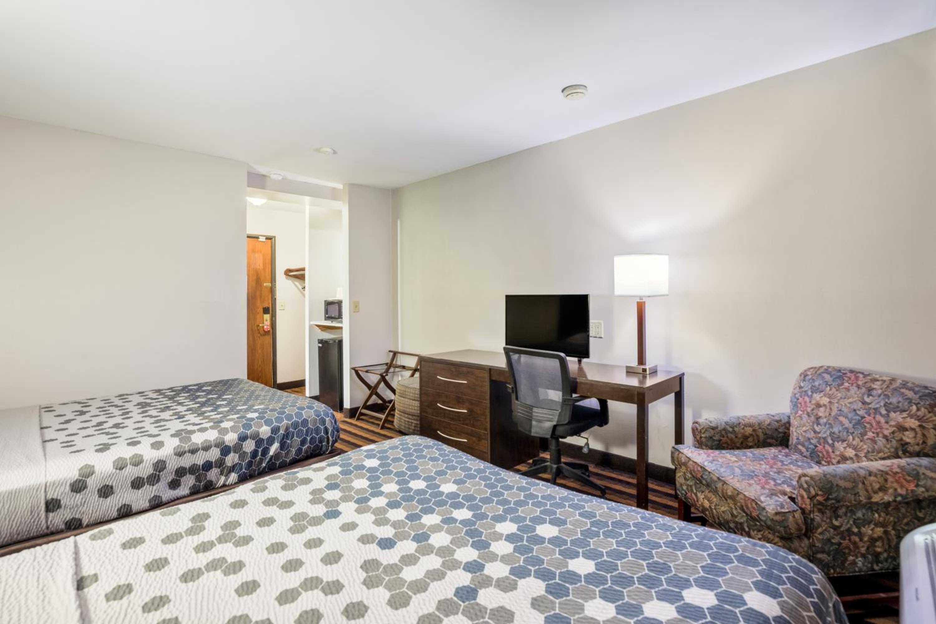 Queen Room with Two Queen Beds - Photo 1