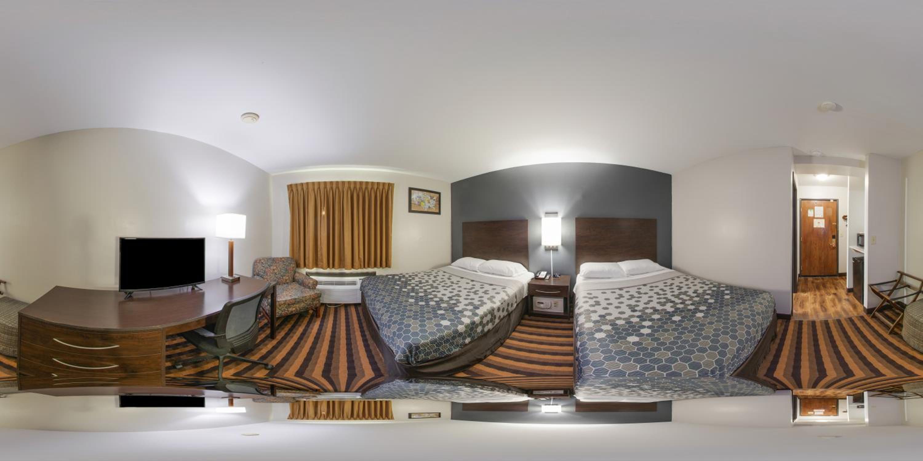 Queen Room with Two Queen Beds - Photo 3