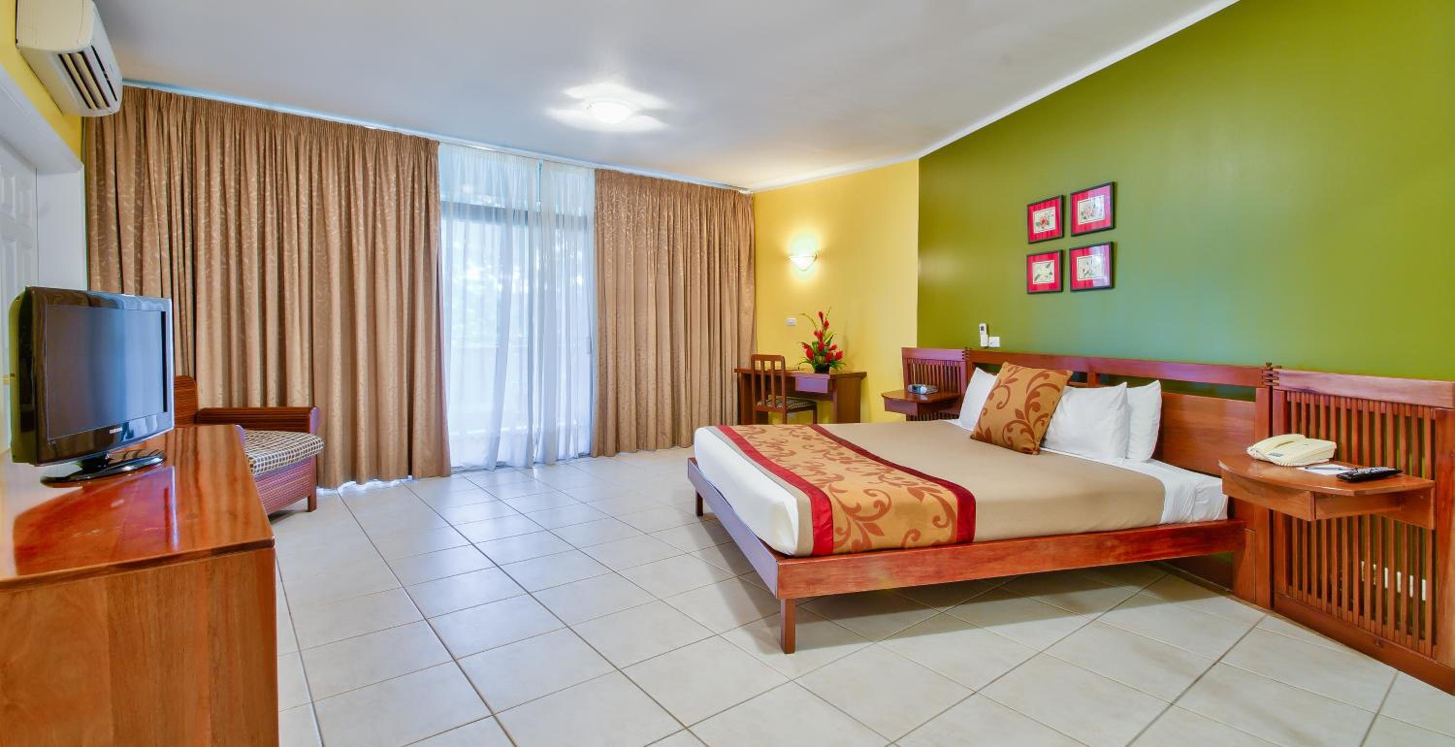 Deluxe Suite photo 2