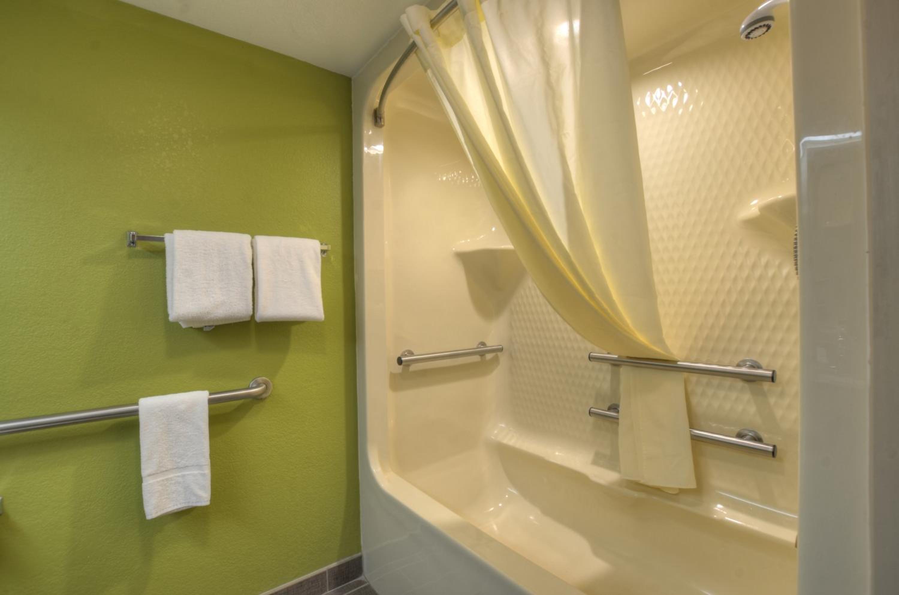 King Room - Disability Access/Non-Smoking - Photo 5