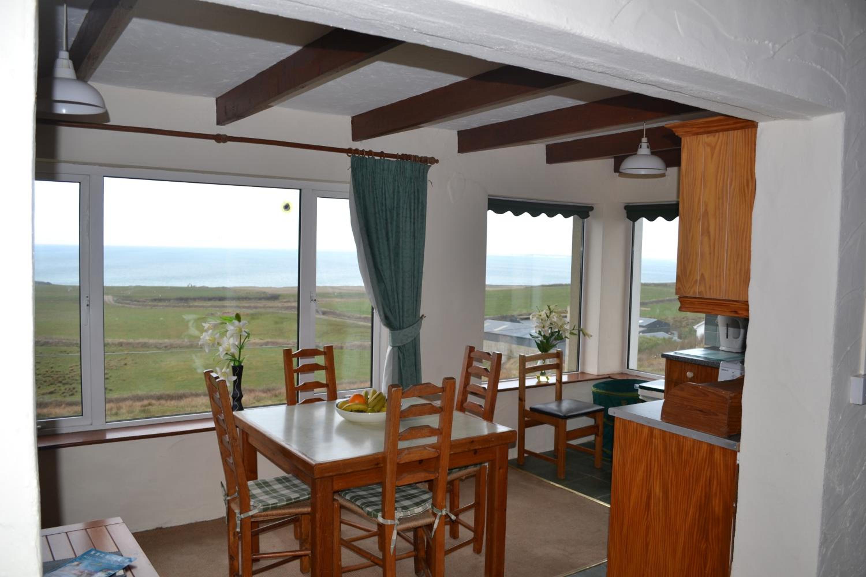 Three-Bedroom Cottage photo 3