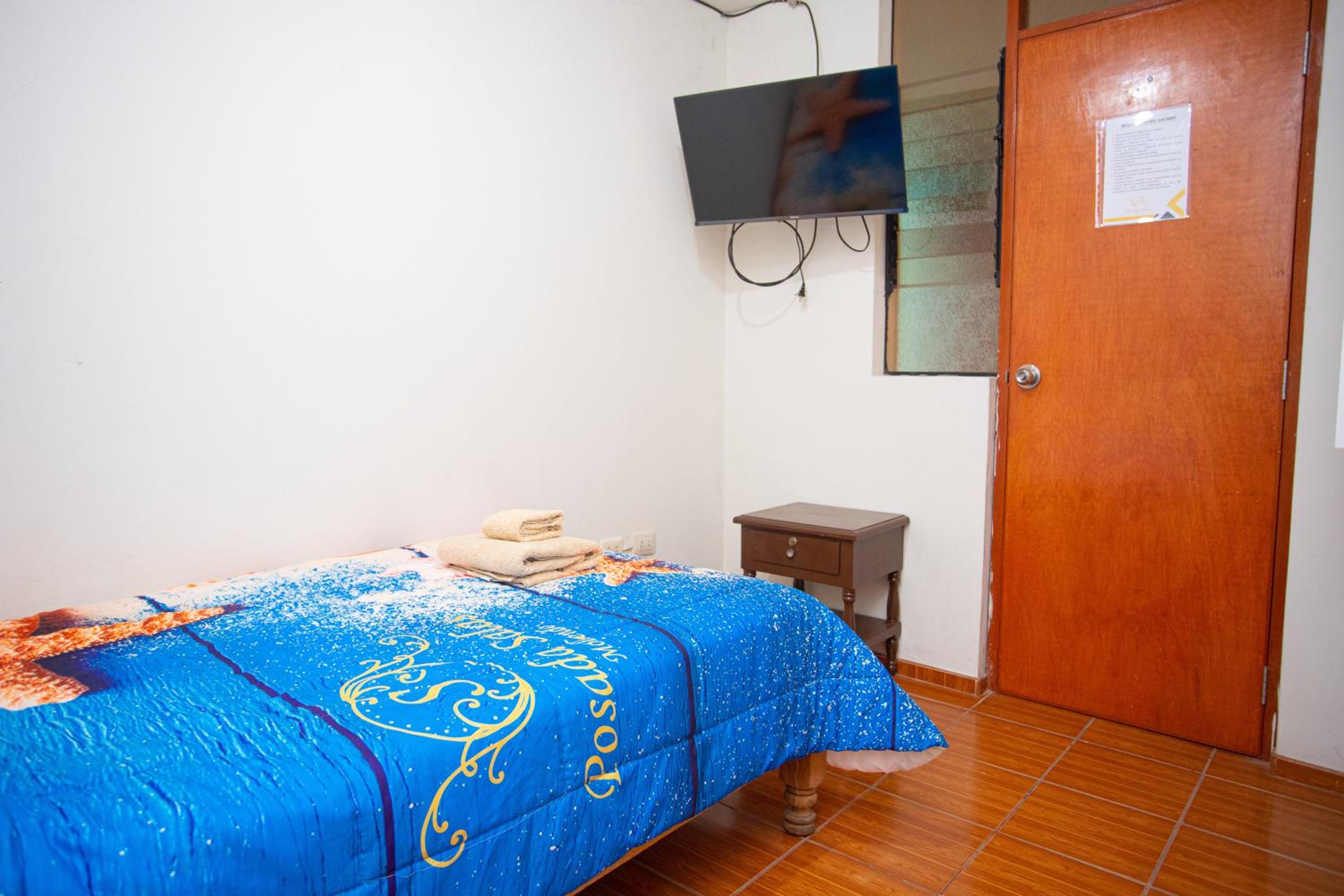 Single Room with Private Bathroom photo 3