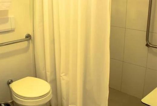 Single Room - Disability Access photo 3
