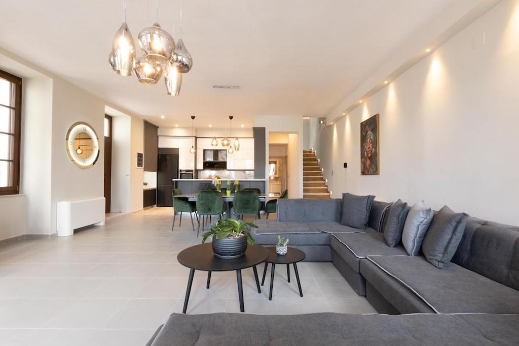 Three-Bedroom Villa photo 1