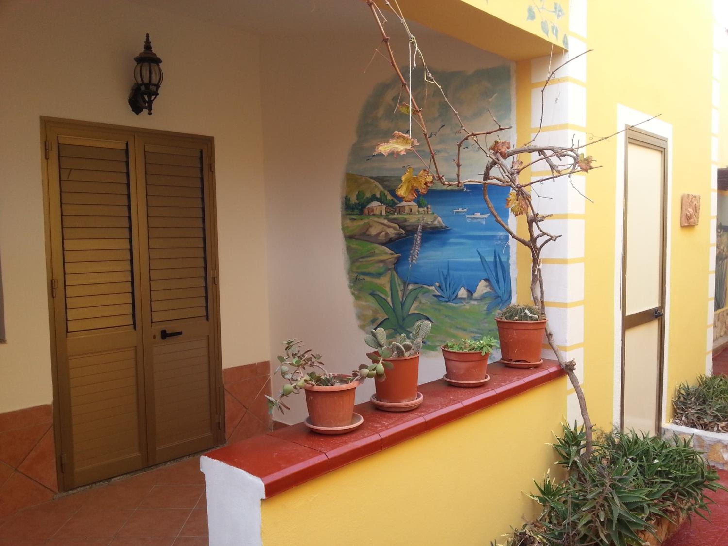 One-Bedroom Apartment with Patio photo 3