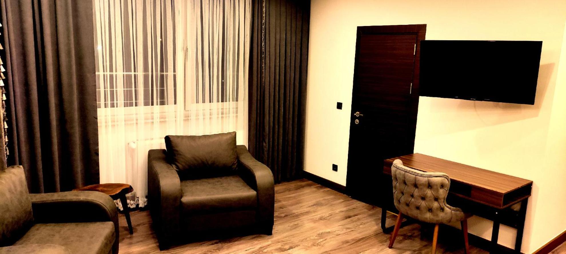 Deluxe Junior Suite - Photo 2