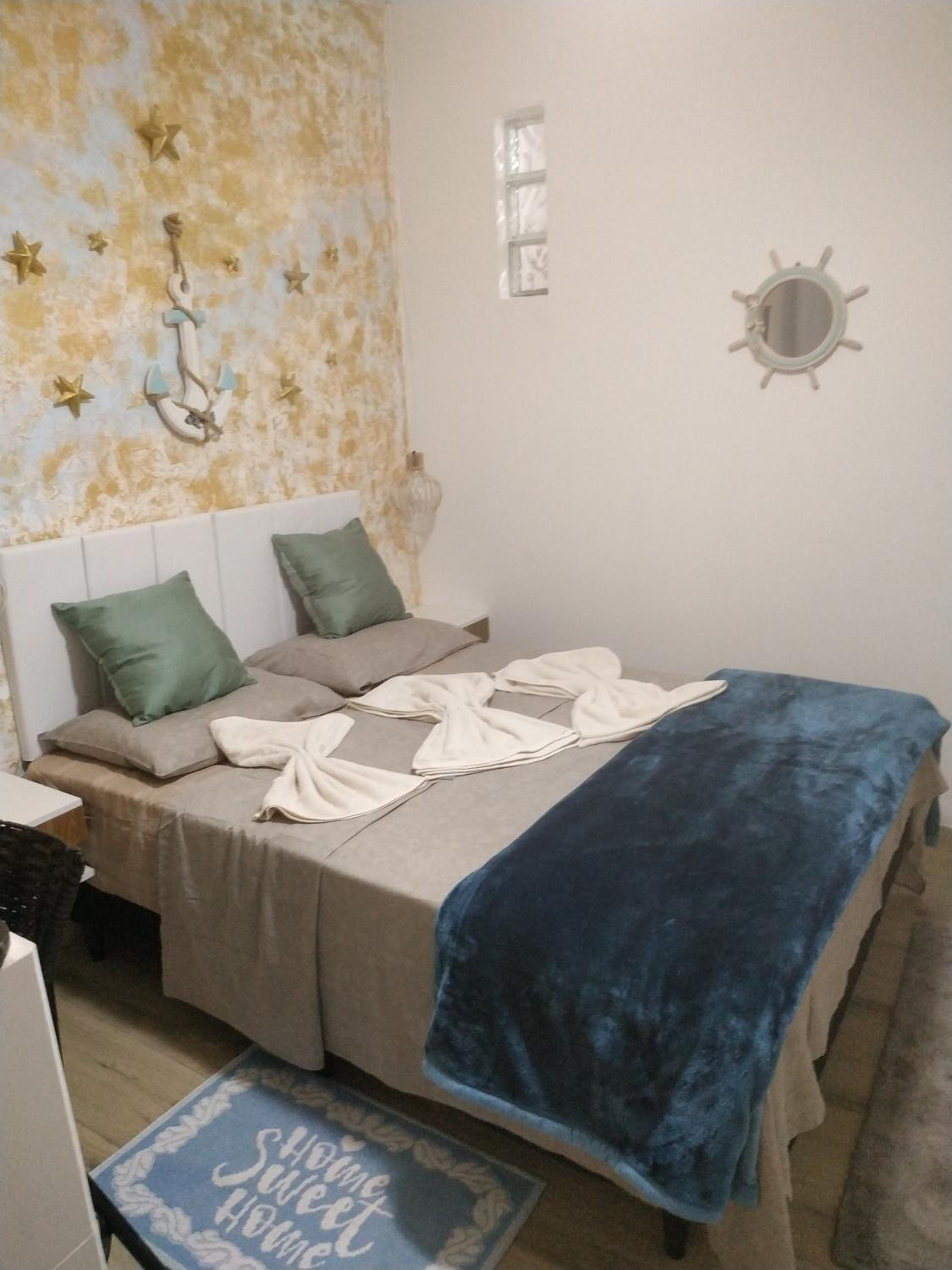 Studio Apartment - Photo 23