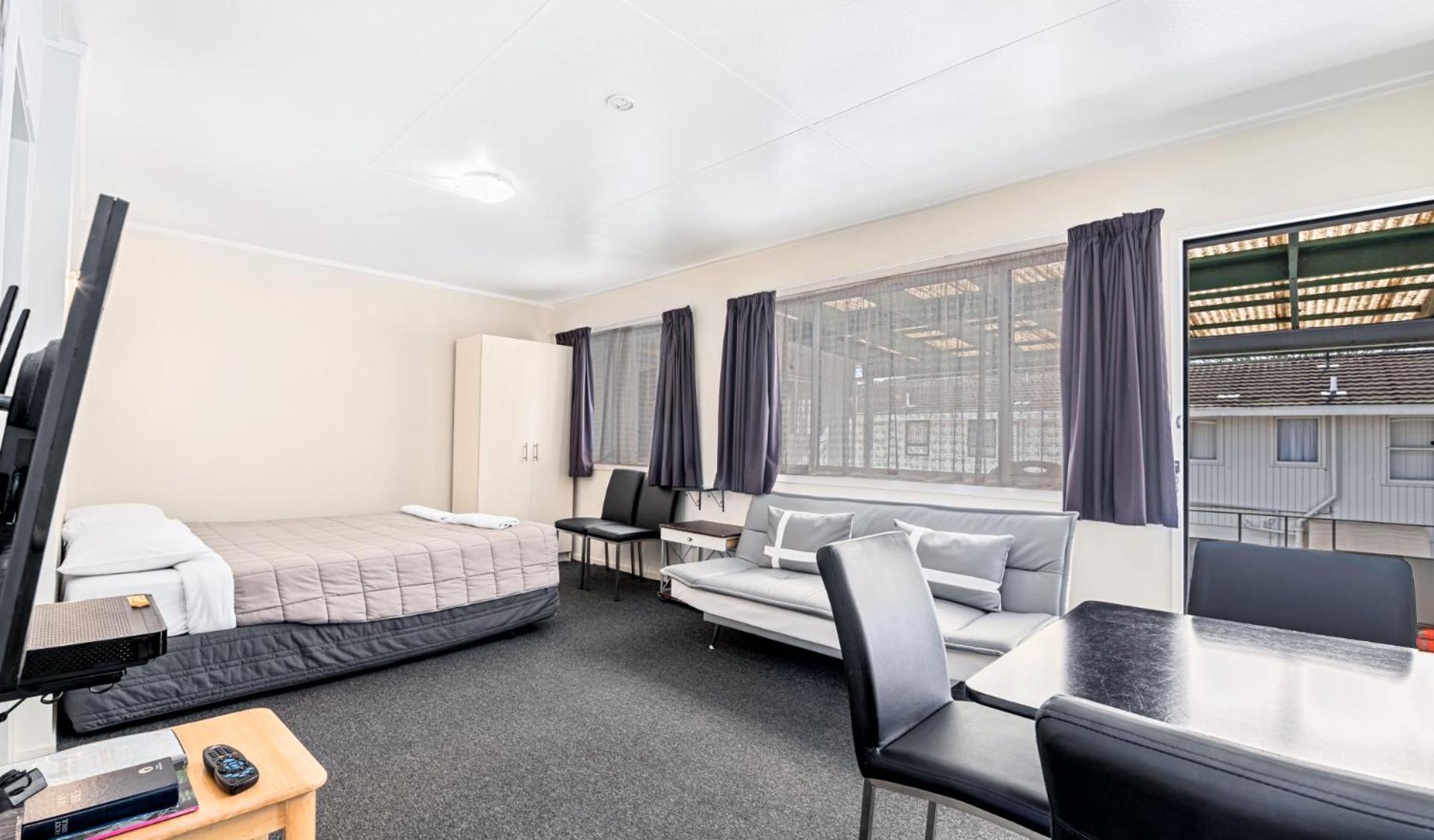One-Bedroom photo 1