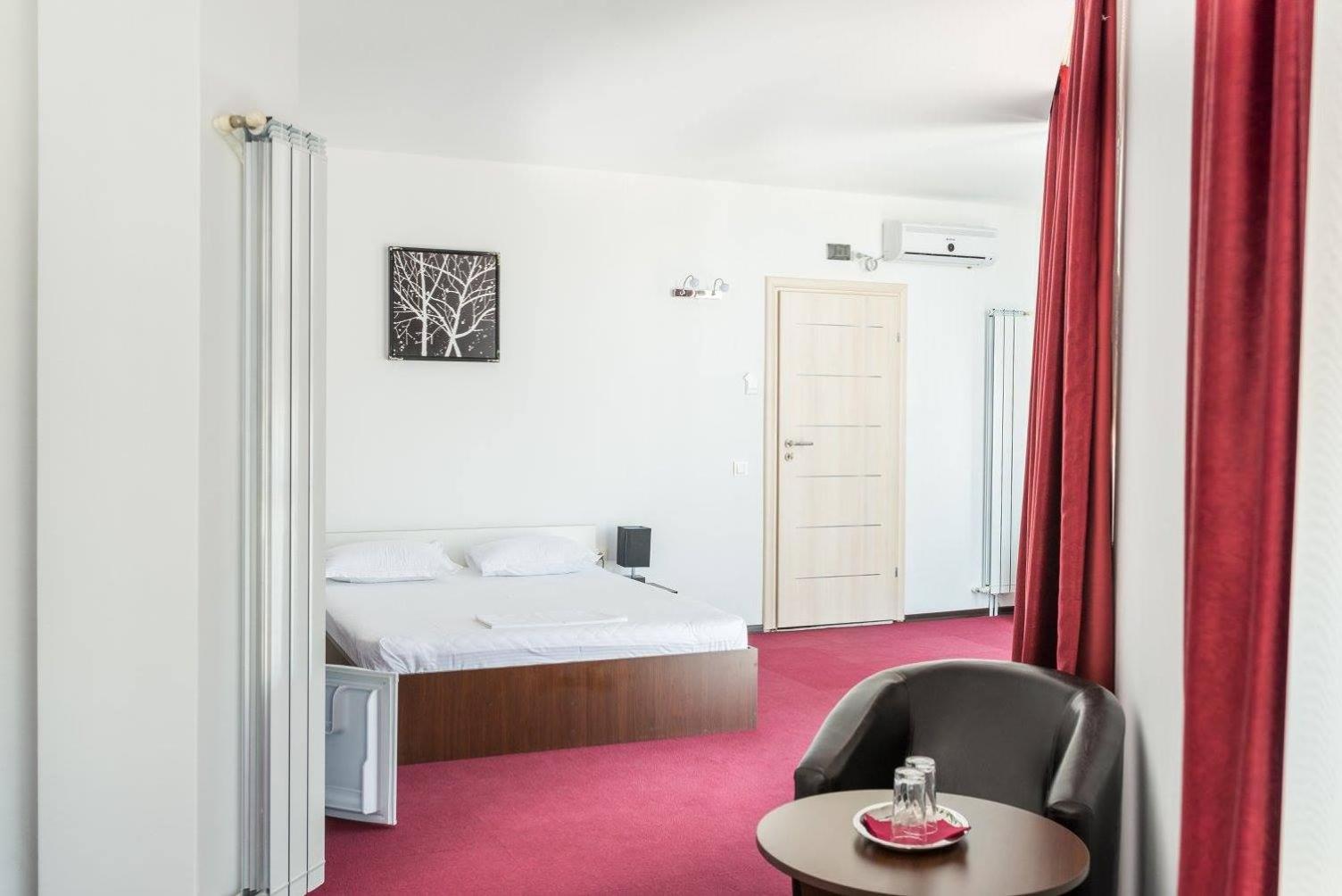 Double Room with Private Bathroom - Photo 1