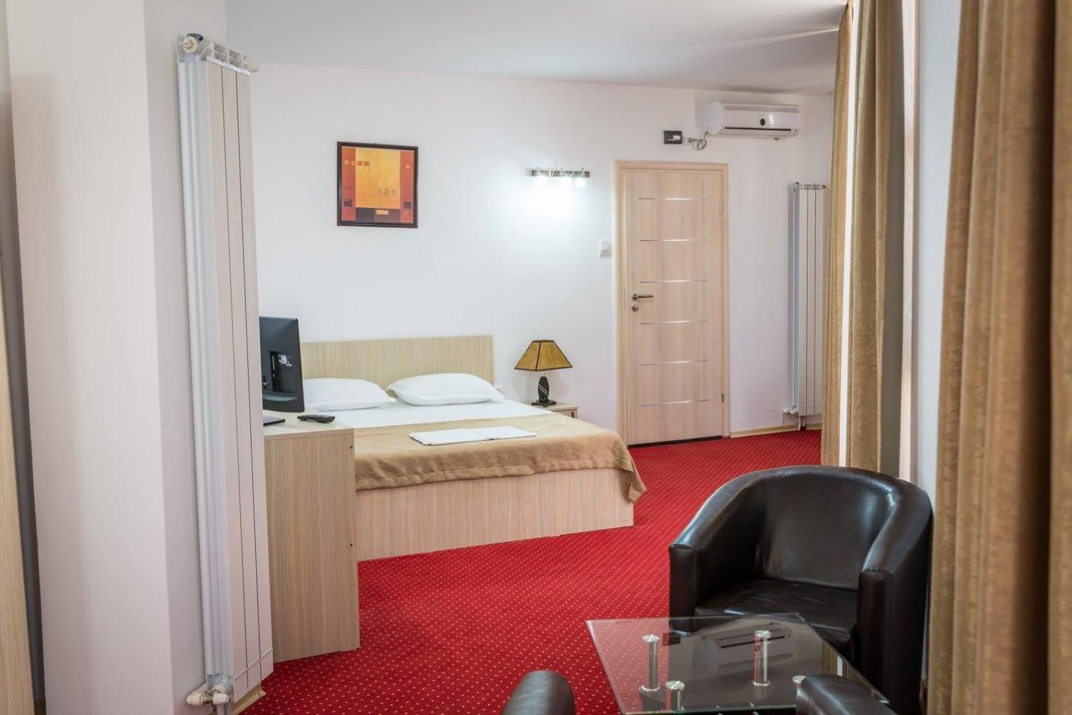 Double Room with Private Bathroom - Photo 91