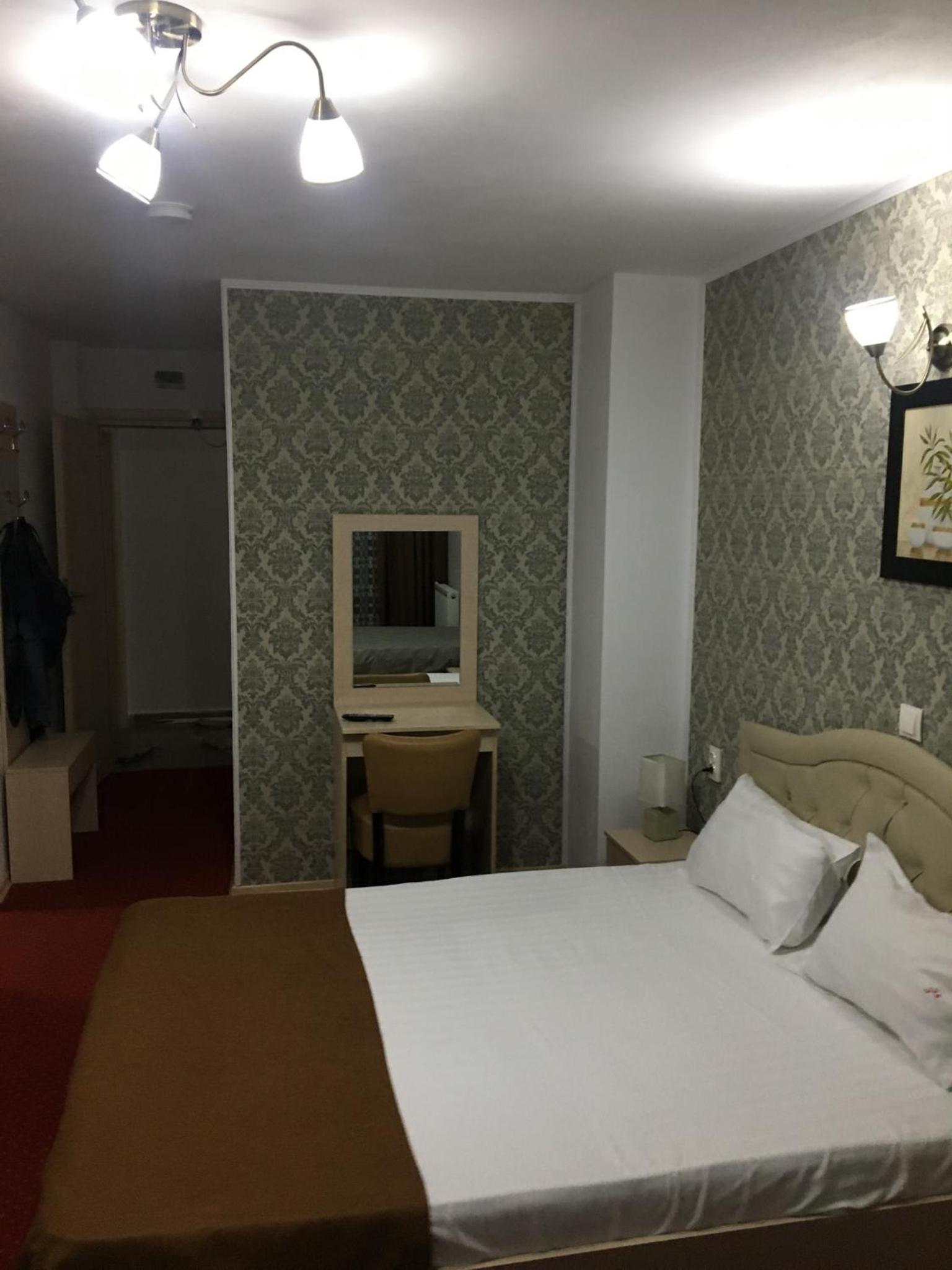 Double Room with Private Bathroom - Photo 90