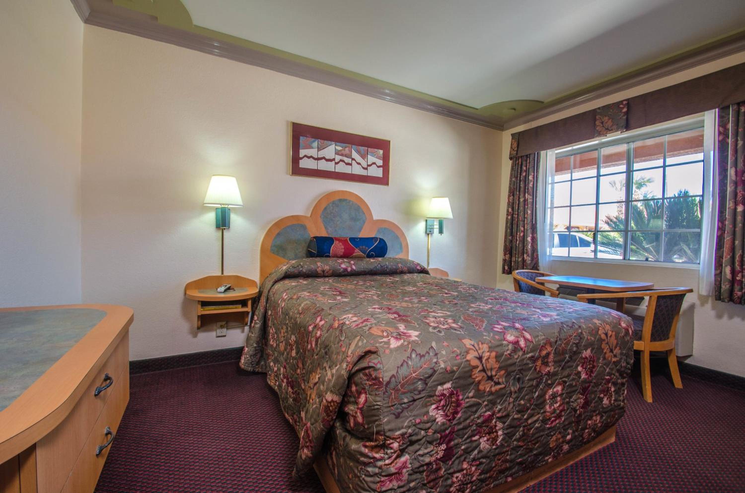 Queen Room - Photo 2