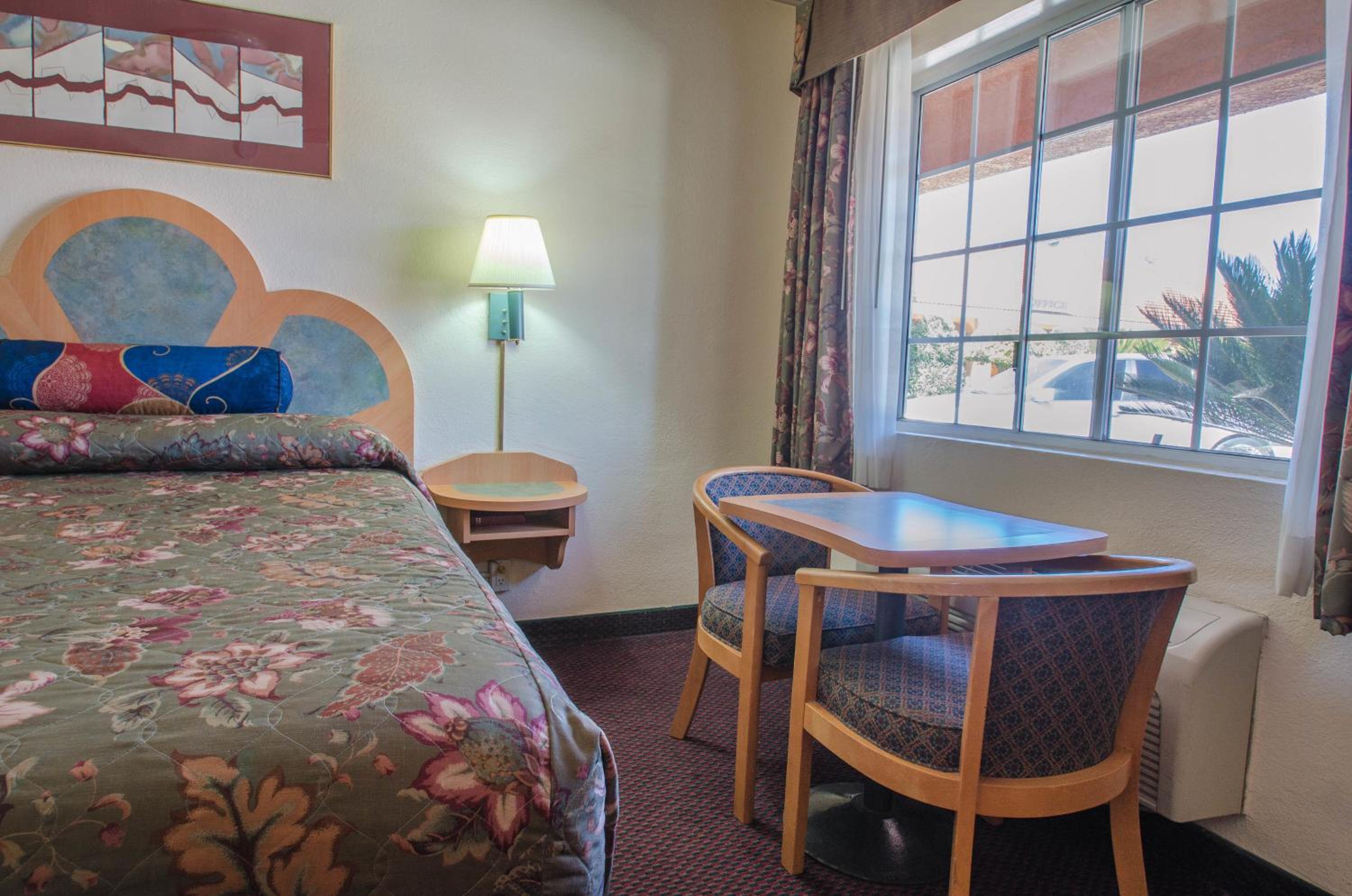 Queen Room - Photo 5