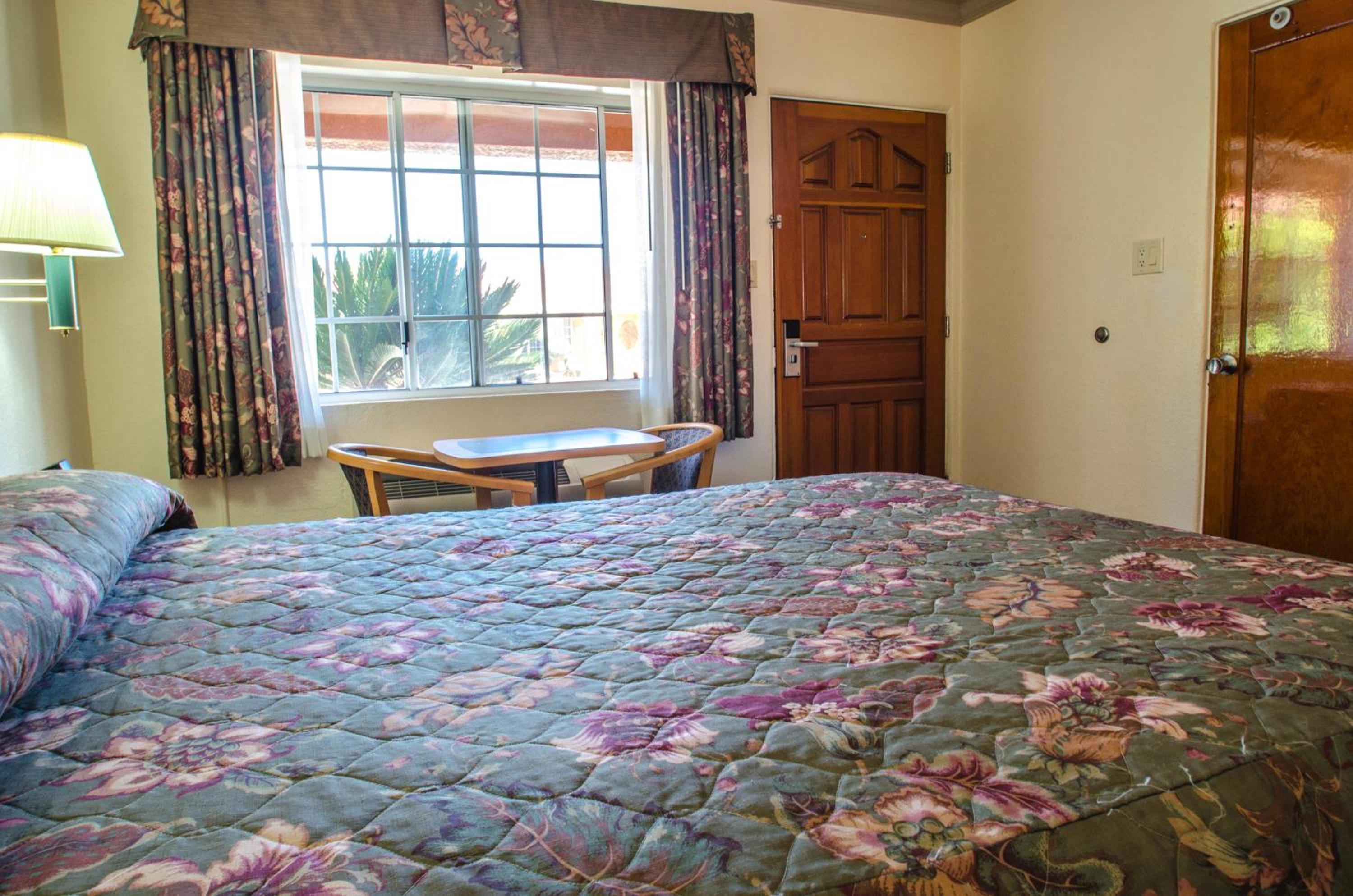 Queen Room - Photo 6