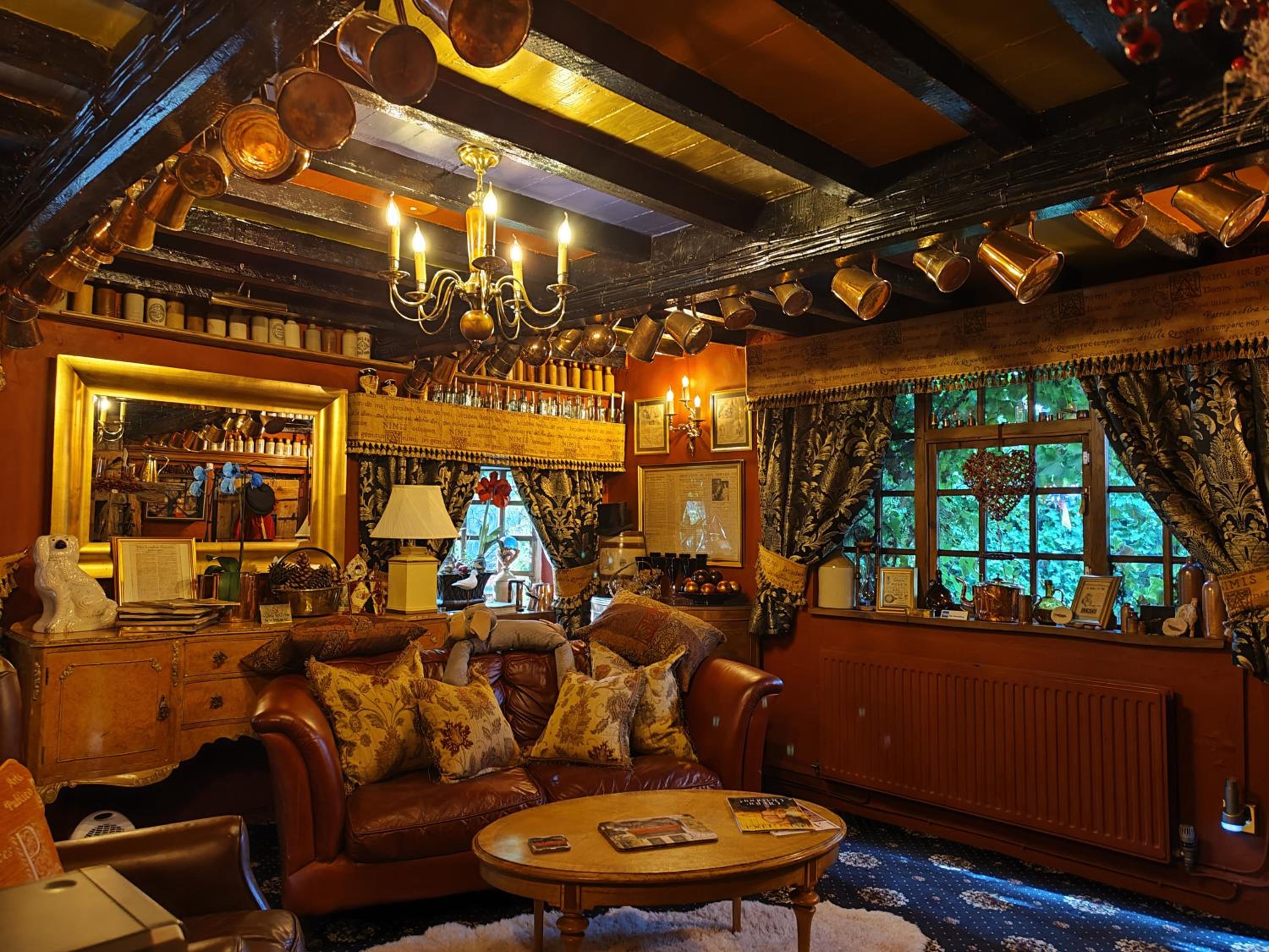 Large Luxury Four Poster Suite - Photo 7