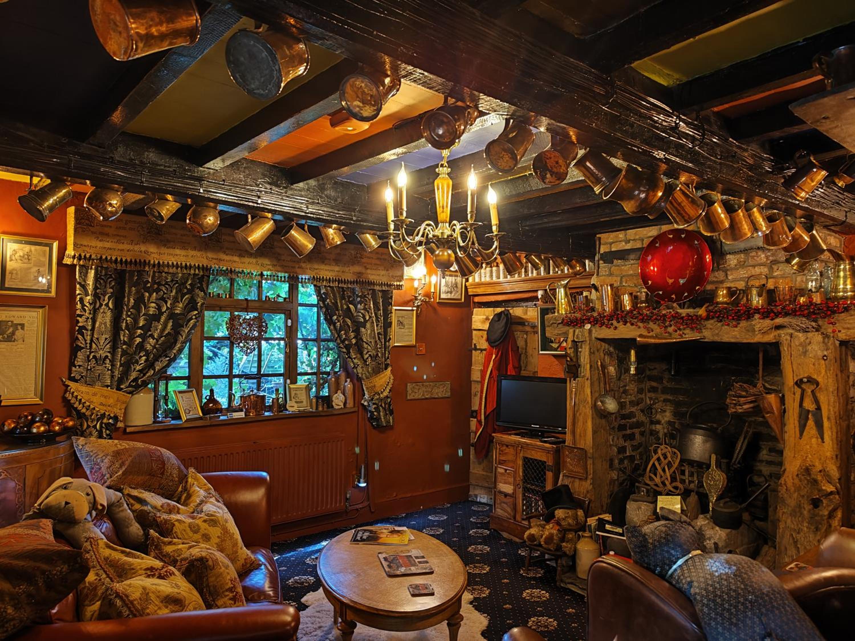 Large Luxury Four Poster Suite - Photo 8