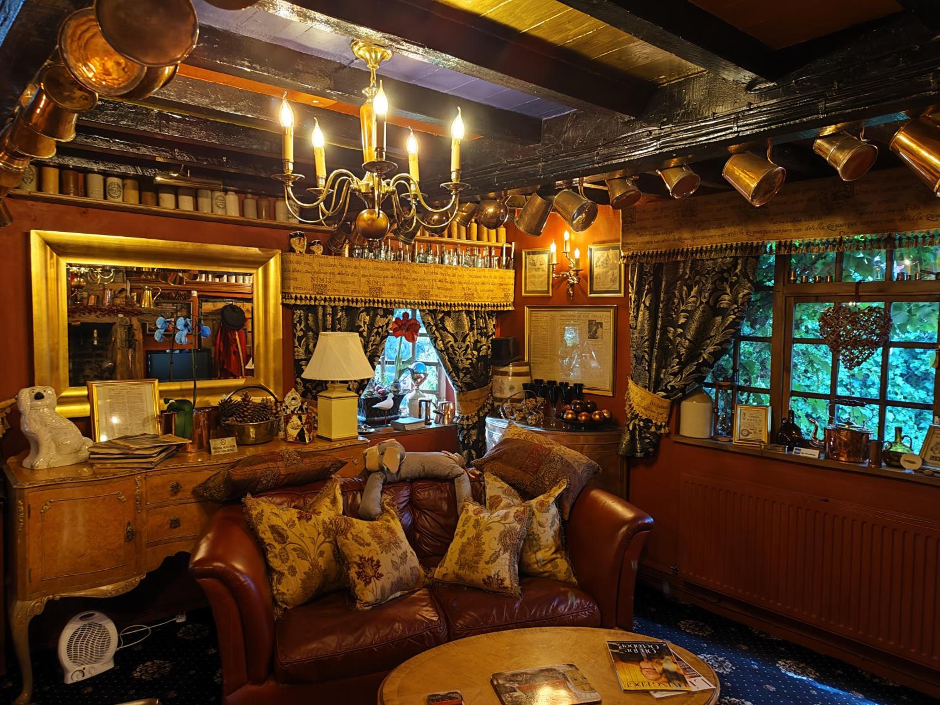 Large Luxury Four Poster Suite - Photo 11