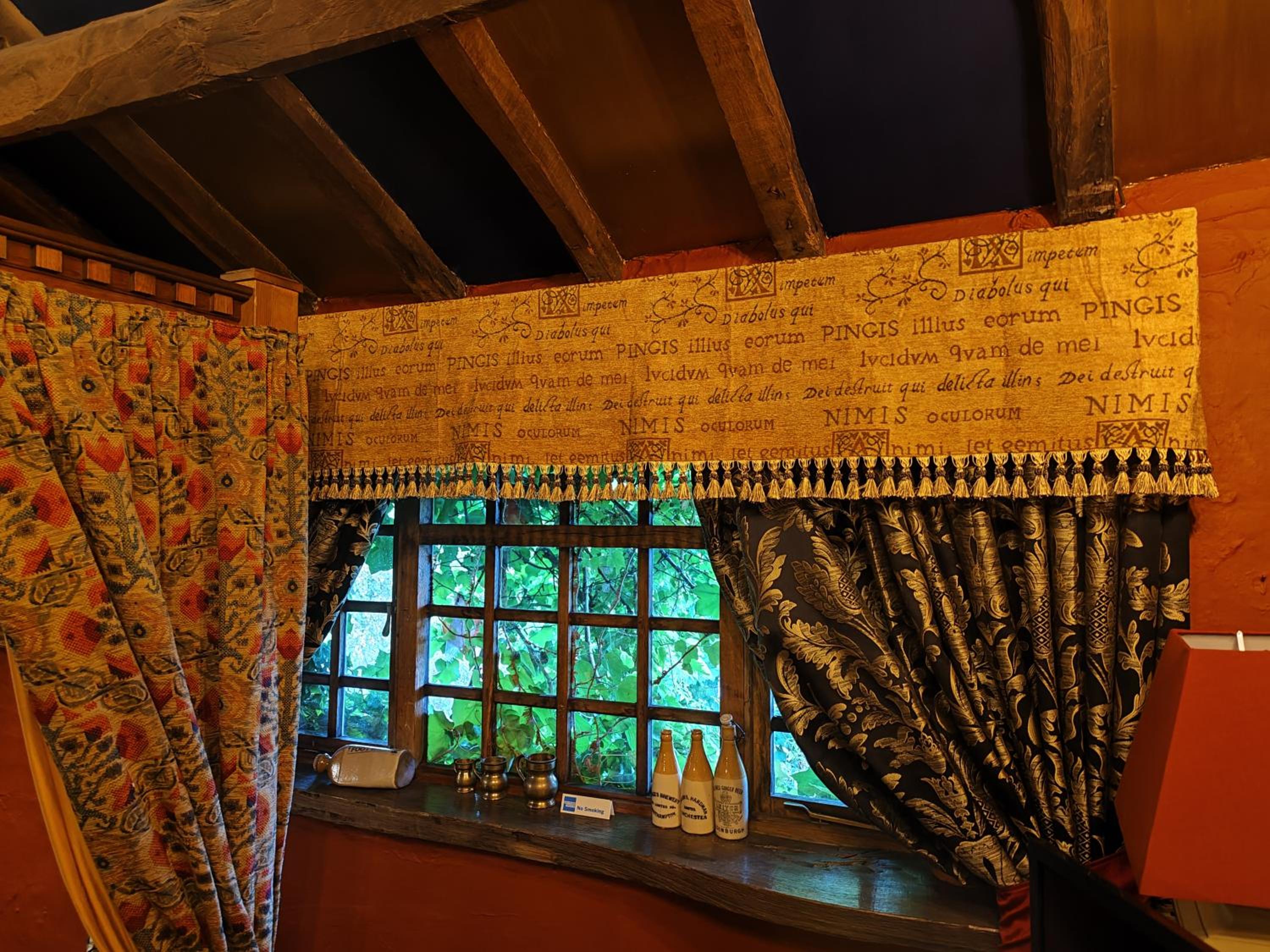 Large Luxury Four Poster Suite - Photo 6