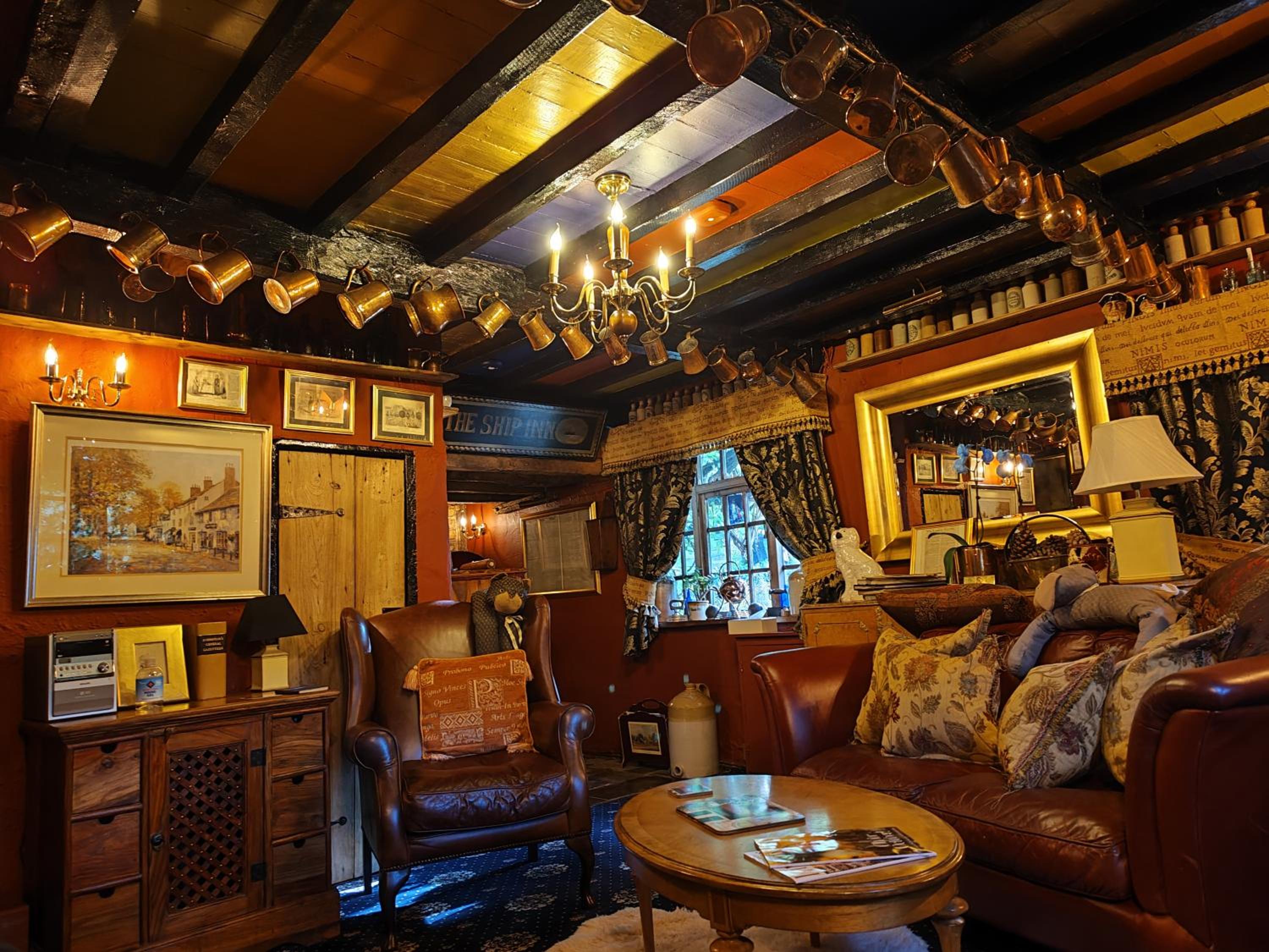 Large Luxury Four Poster Suite - Photo 12