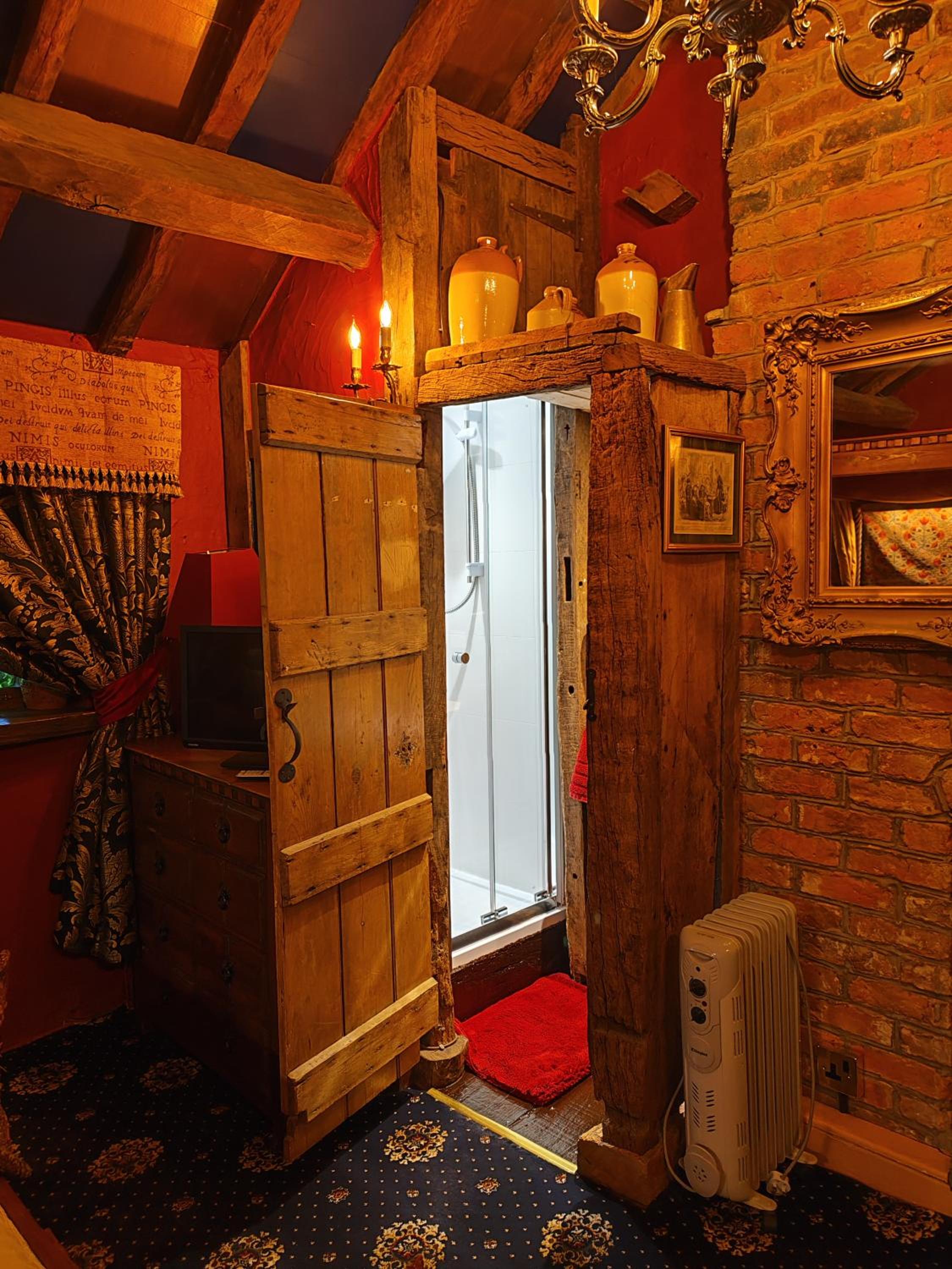 Large Luxury Four Poster Suite - Photo 14