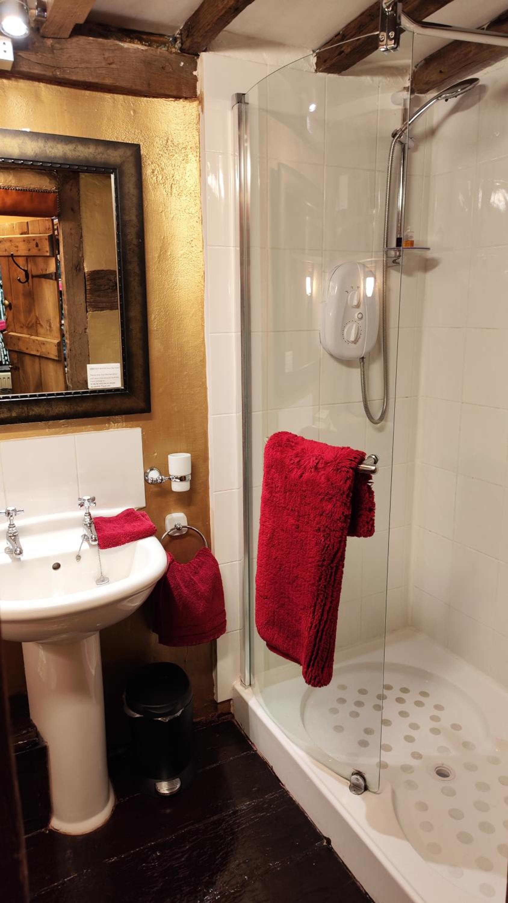 Luxury Four Poster Double Suite - Photo 8