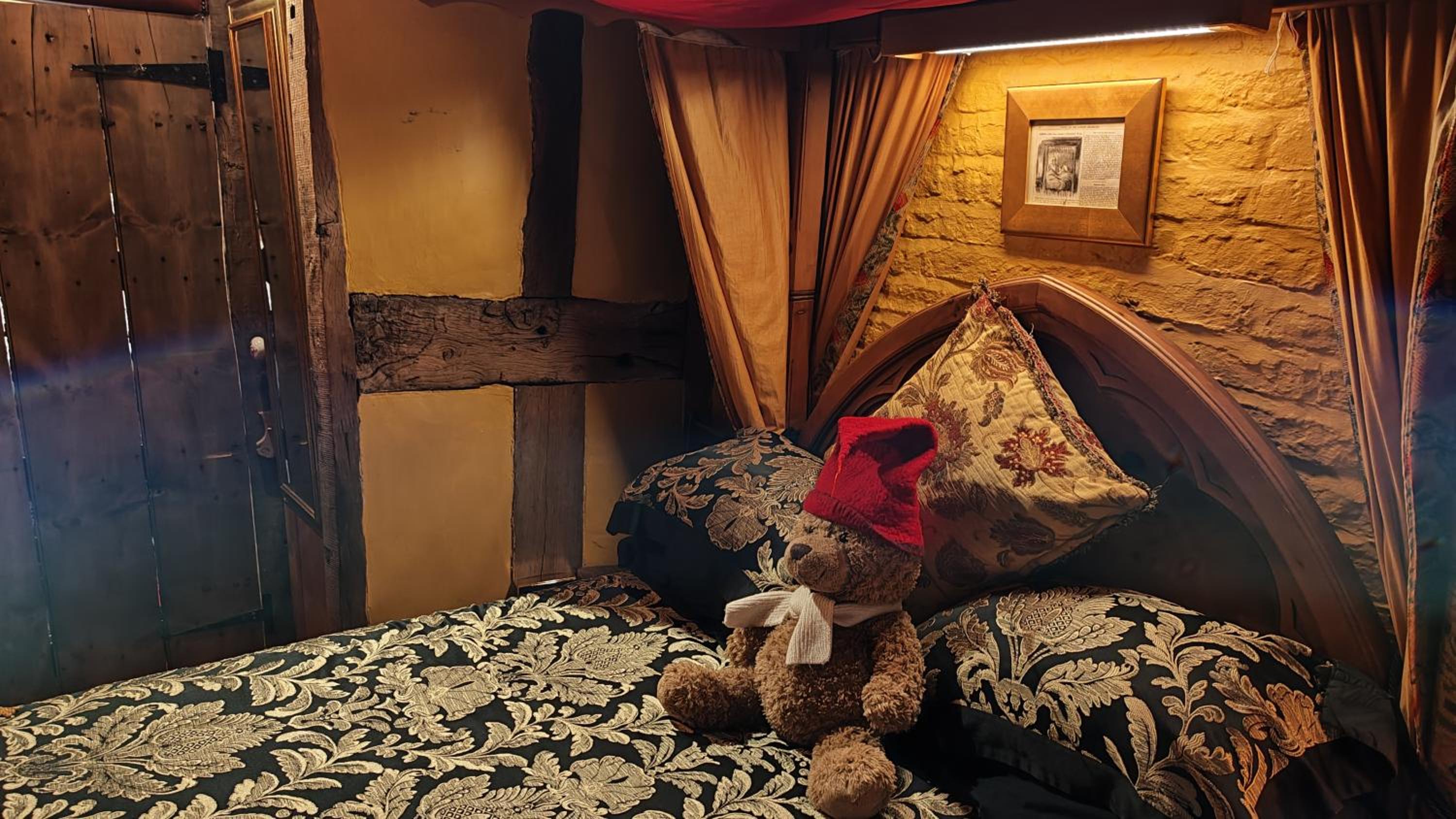 Luxury Four Poster Double Suite - Photo 1