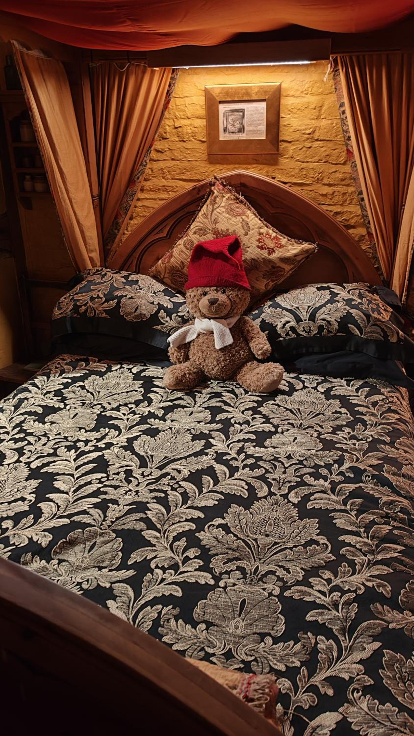 Luxury Four Poster Double Suite - Photo 9