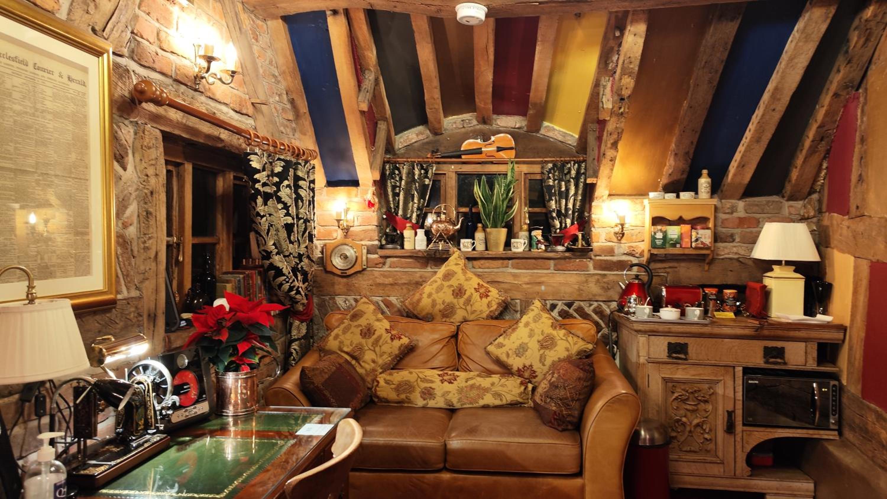 Luxury Four Poster Double Suite - Photo 15