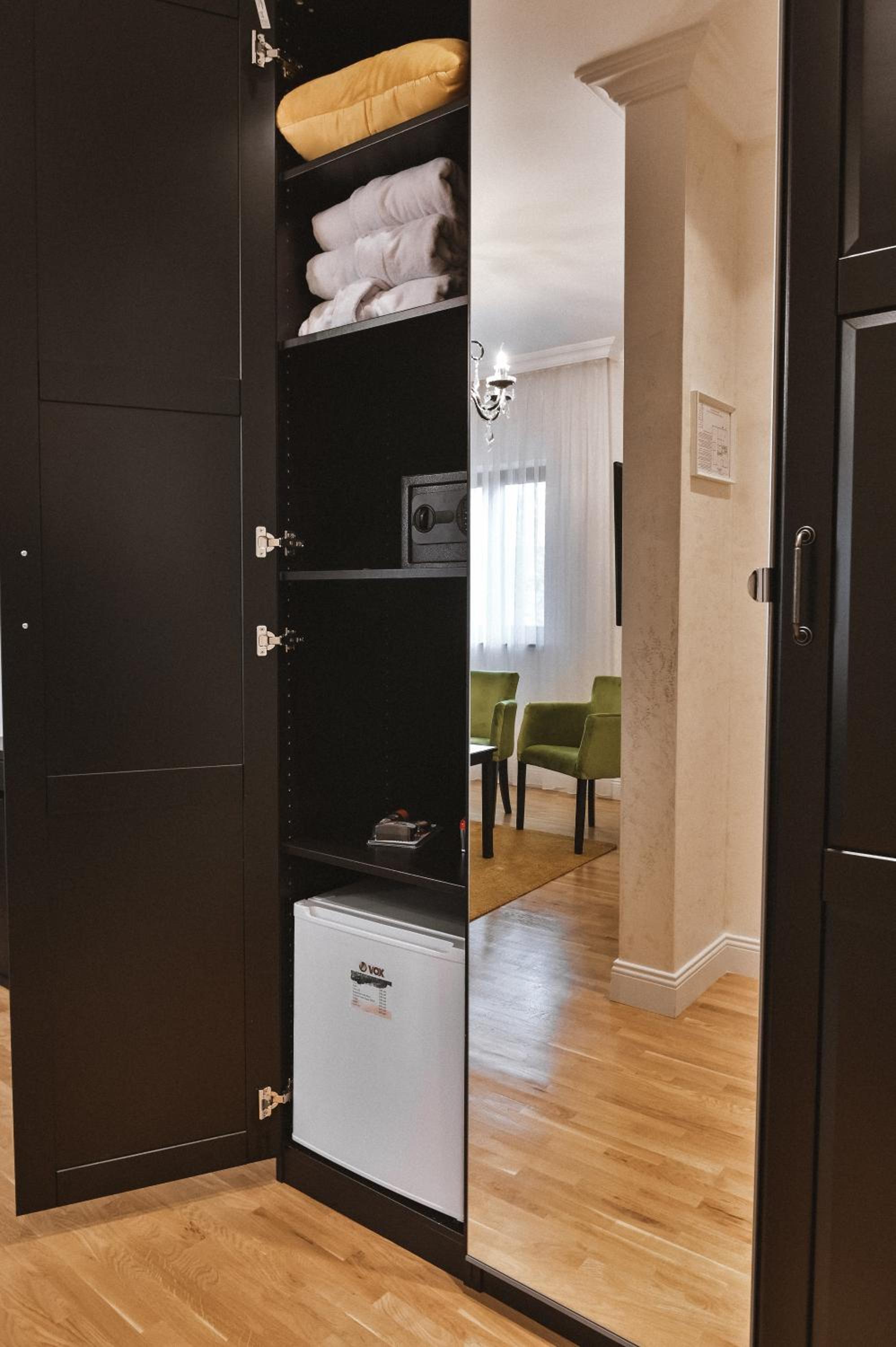 Single Room with Bathroom photo 3