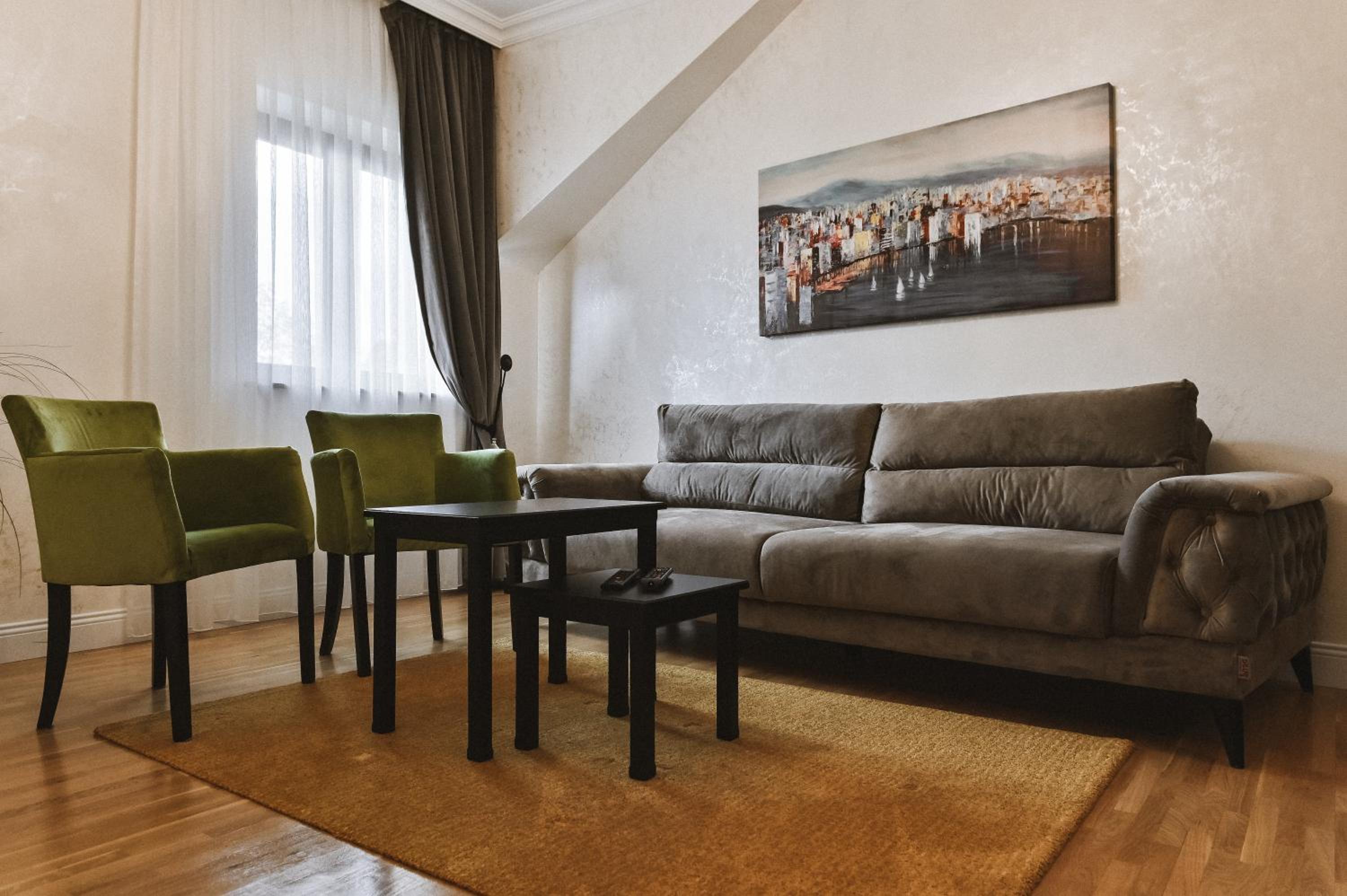 Queen Suite photo 3