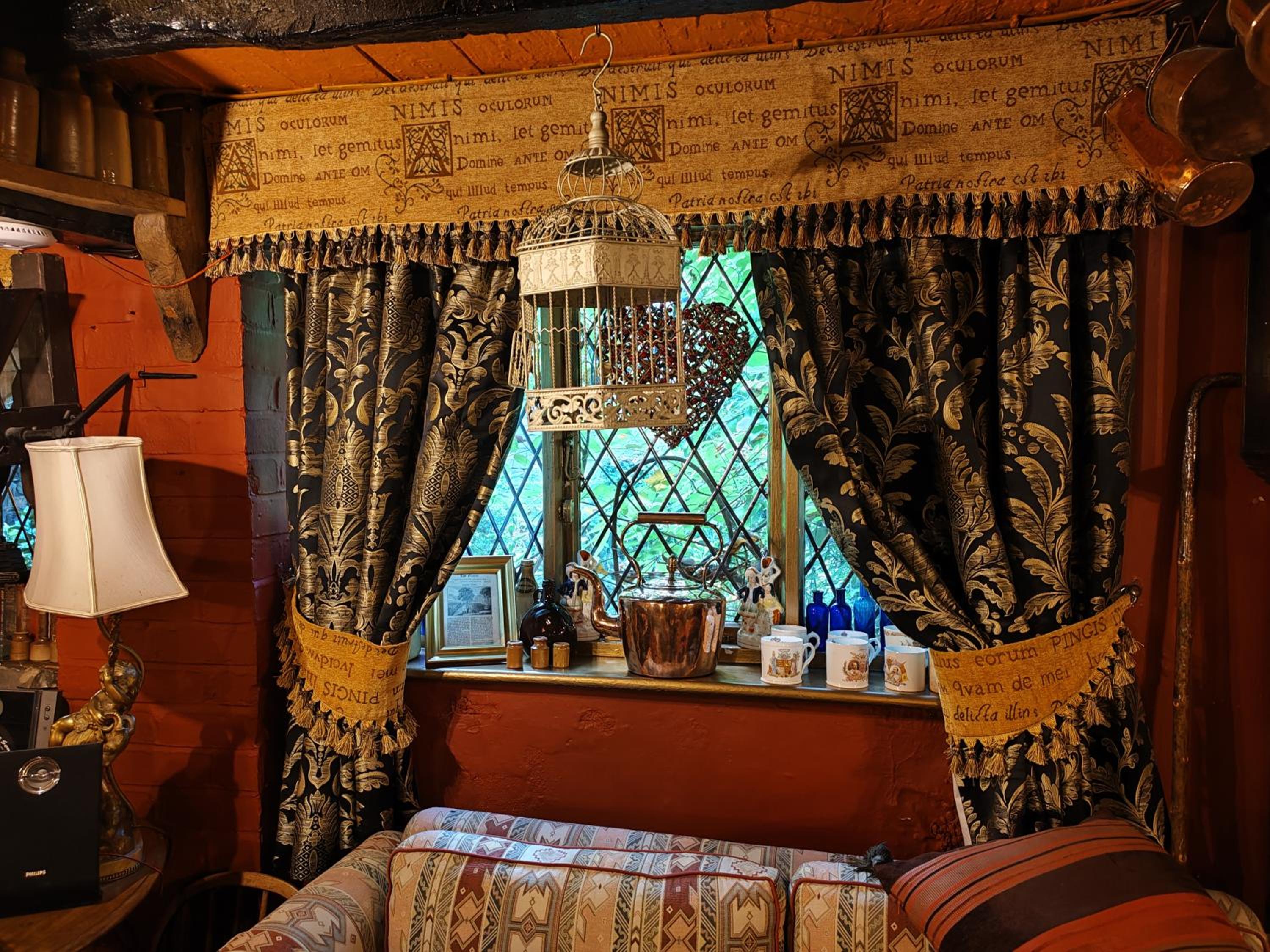 Luxury King-Size Four Poster Double Suite - Photo 4
