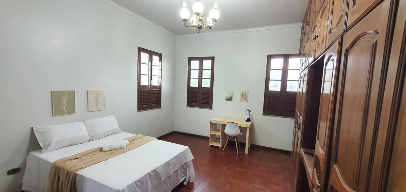 Family Room with Private Bathroom - Photo 7