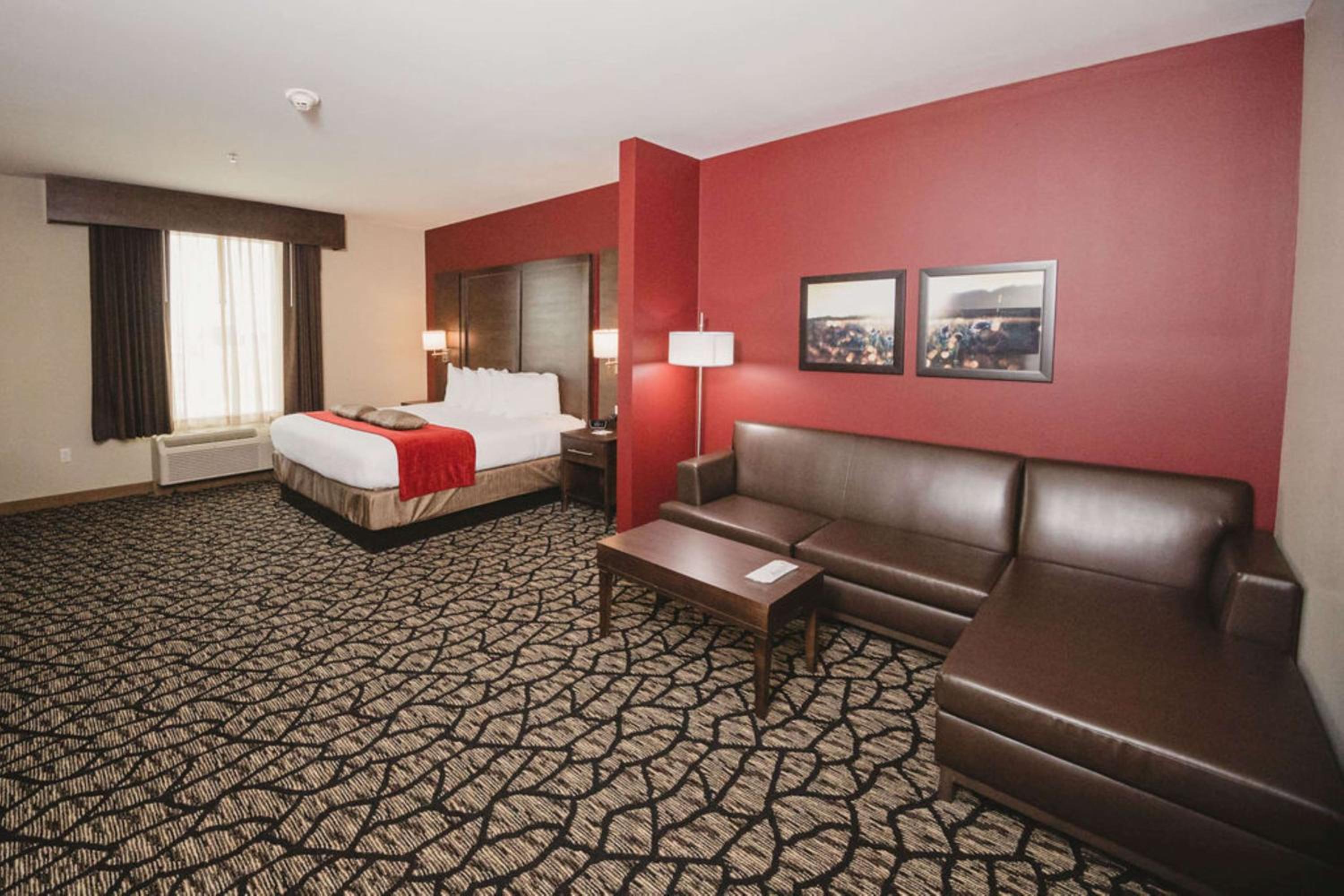 King Suite with Chaise - Non-Smoking - Photo 5