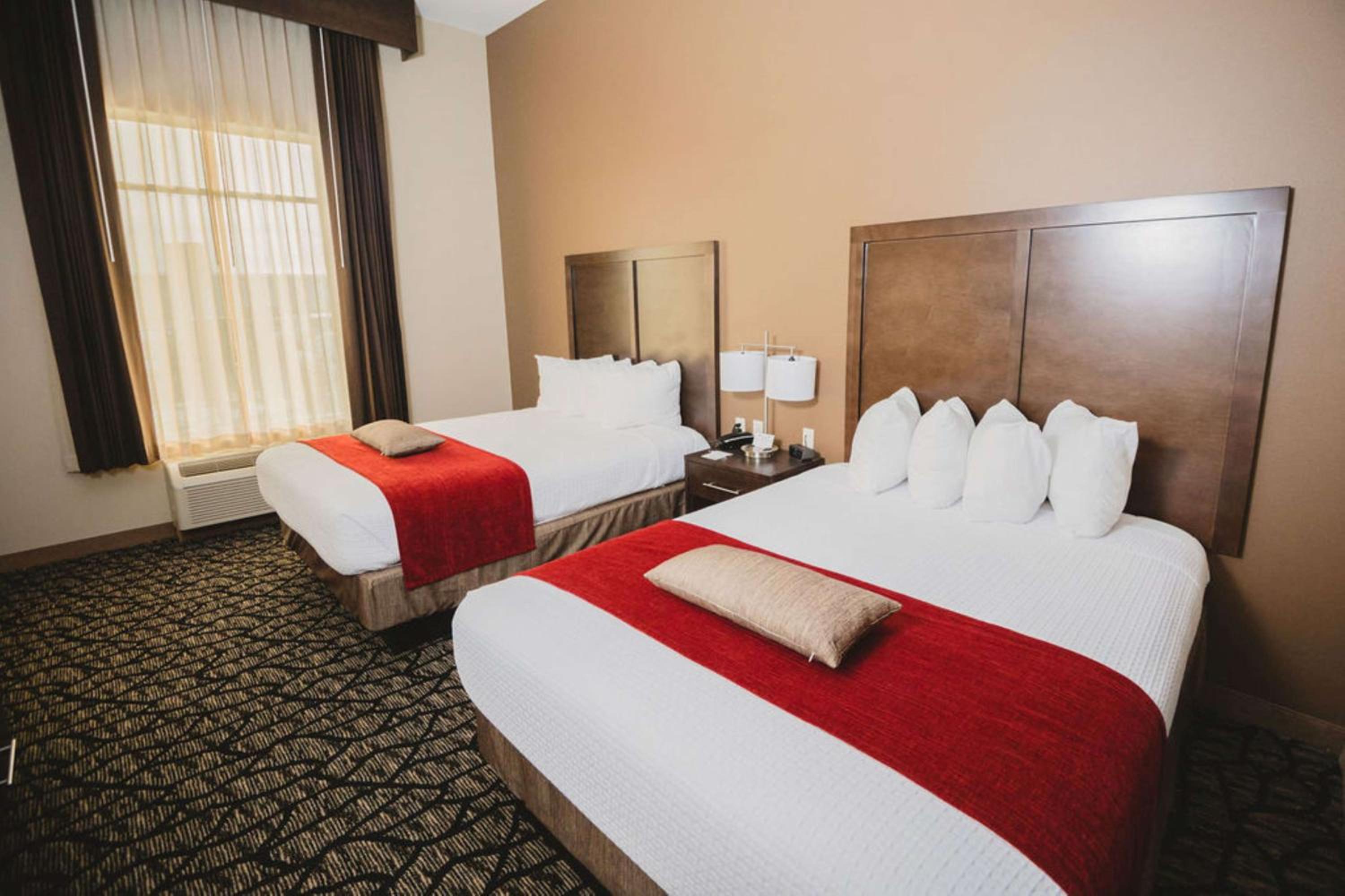 Suite with Two Queen Beds and Chaise - Non-Smoking - Photo 1