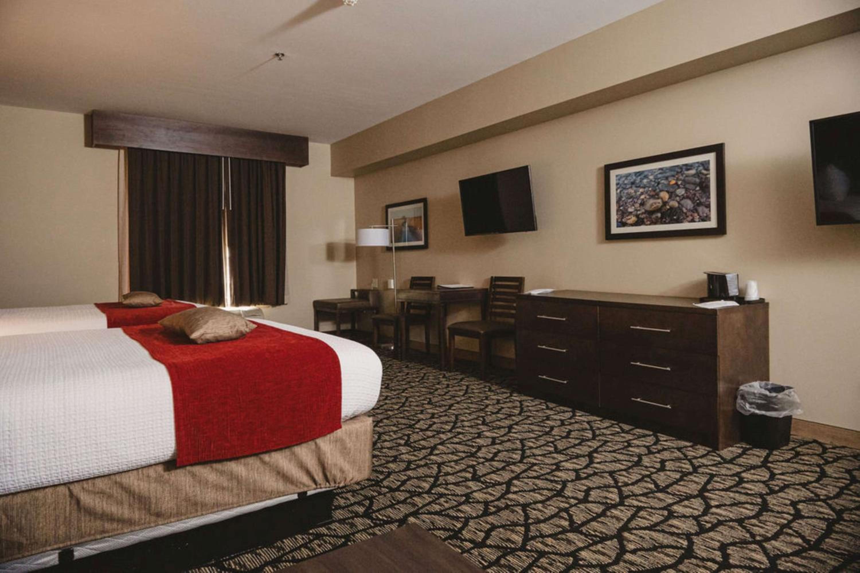 King Suite with Chaise and Kitchenette - Non-Smoking - Photo 3