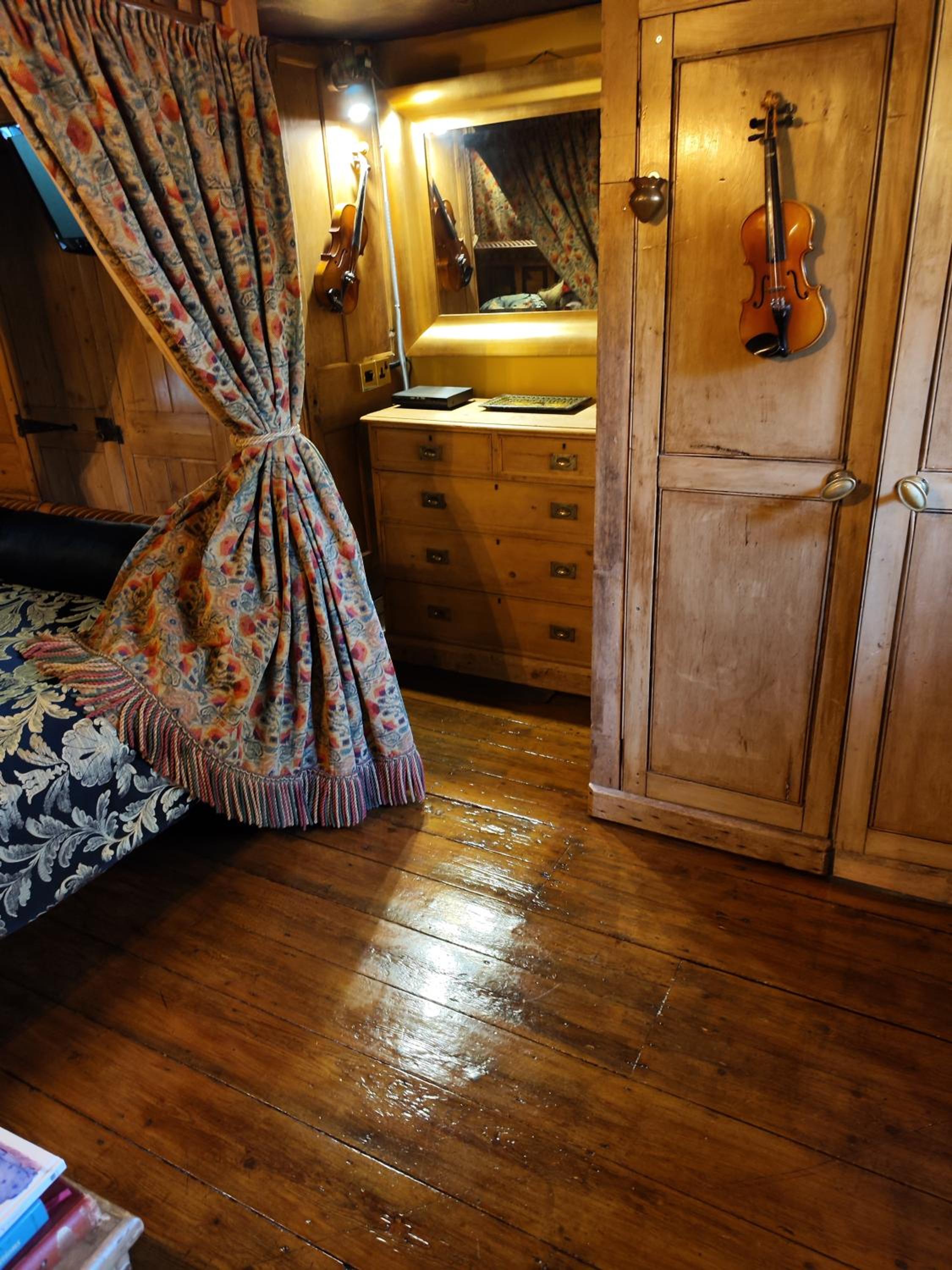 Luxury King-Size Four Poster Double Suite - Photo 28