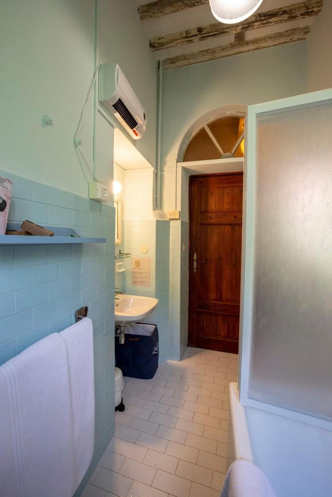 Double or Twin Room photo 3