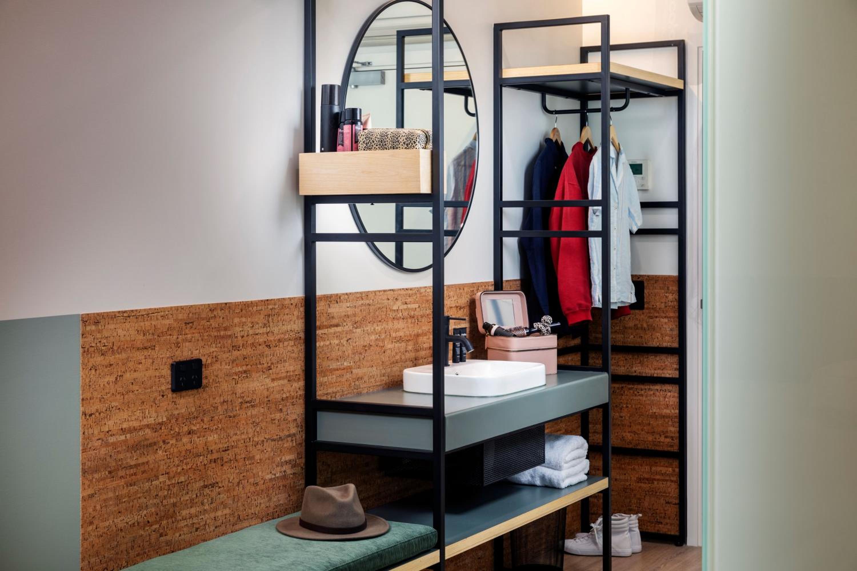 Queen Ensuite Room Interior - Photo 3