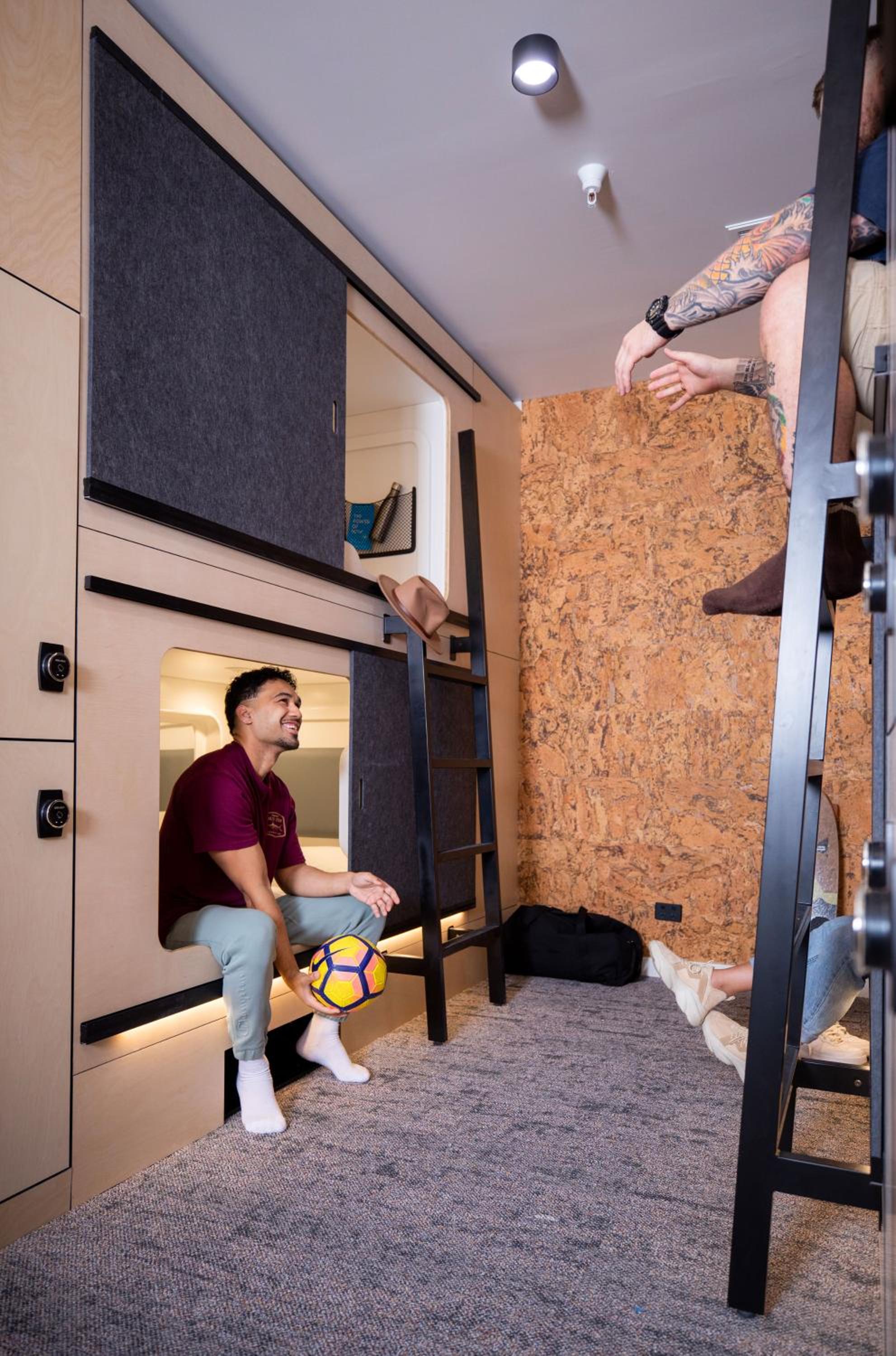 Private Single Pod in 4 Share Room - Photo 3