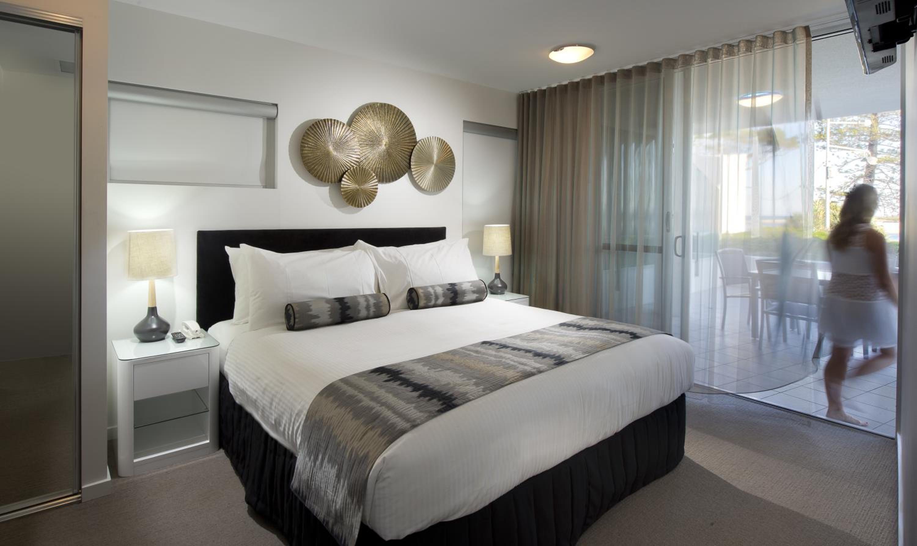 Two Bedroom Beachfront Spa Apartment- 2 House Beverage Vouchers per stay photo 2