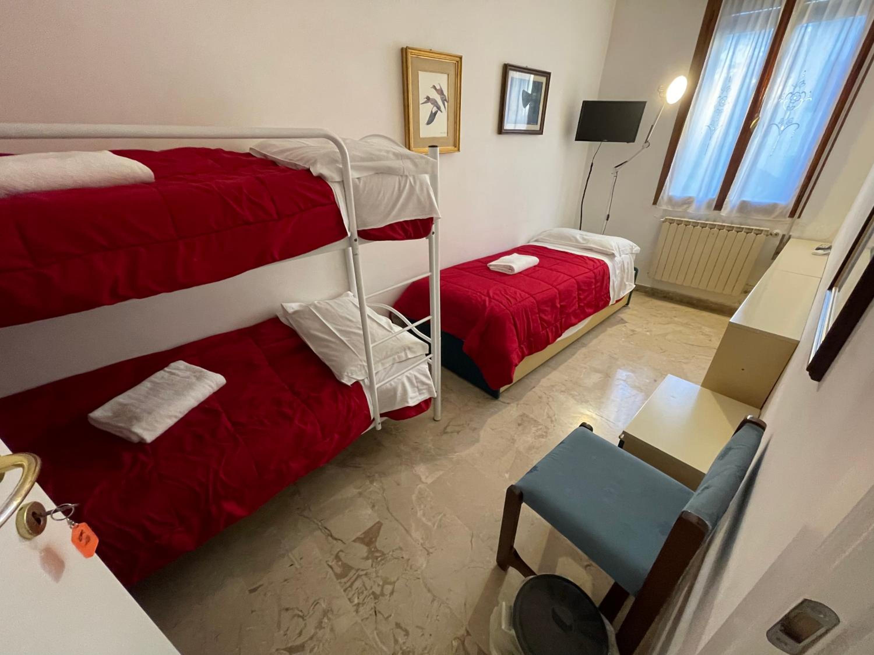 Triple Room with Shared Bathroom photo 1
