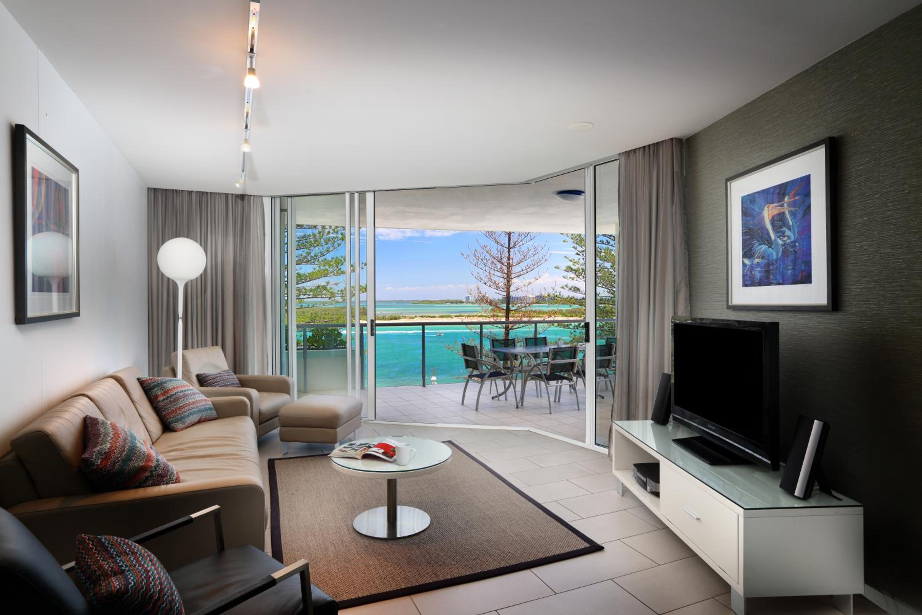 Two Bedroom Beachfront Spa Apartment- 2 House Beverage Vouchers per stay photo 1