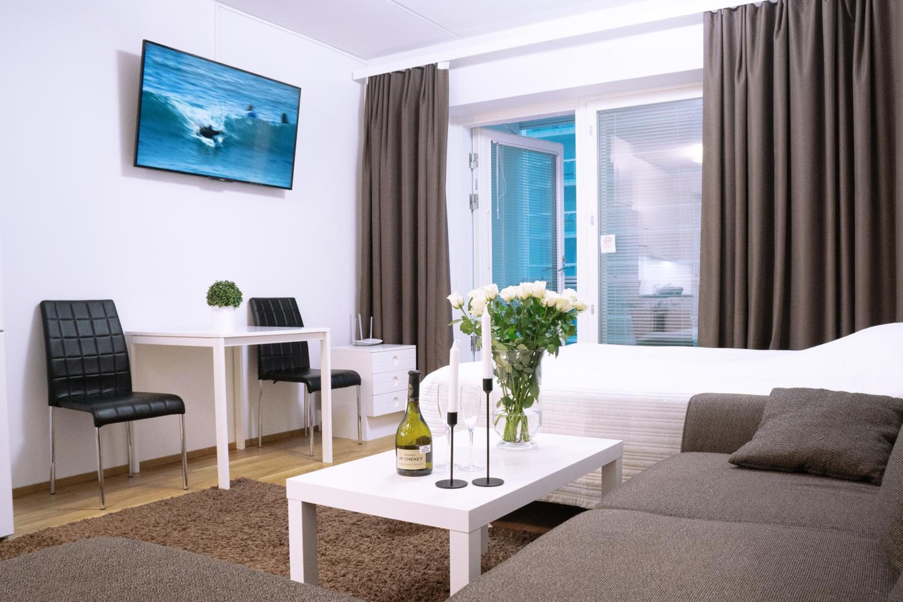 Studio Apartment - Photo 1