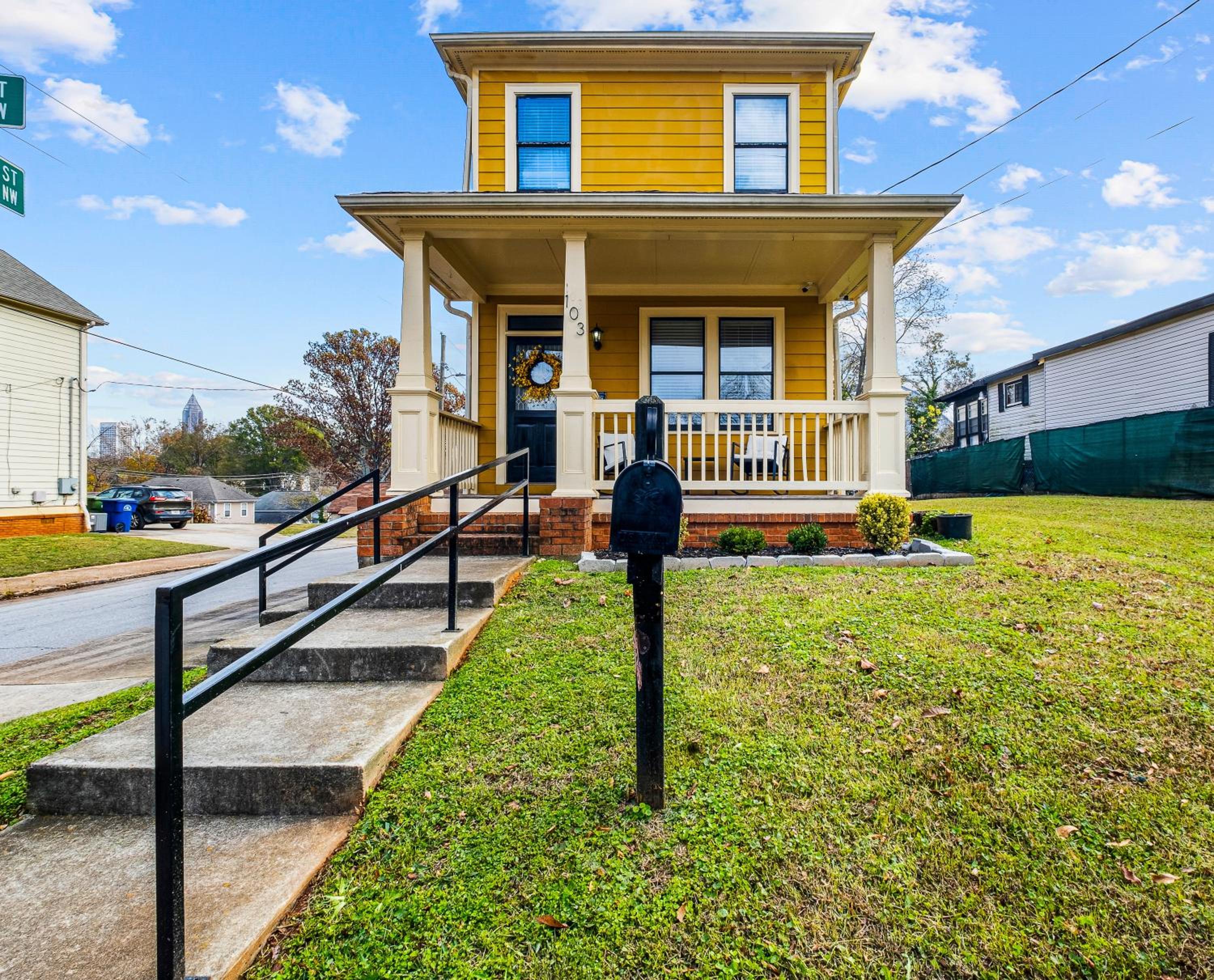 Three-Bedroom House - Photo 15