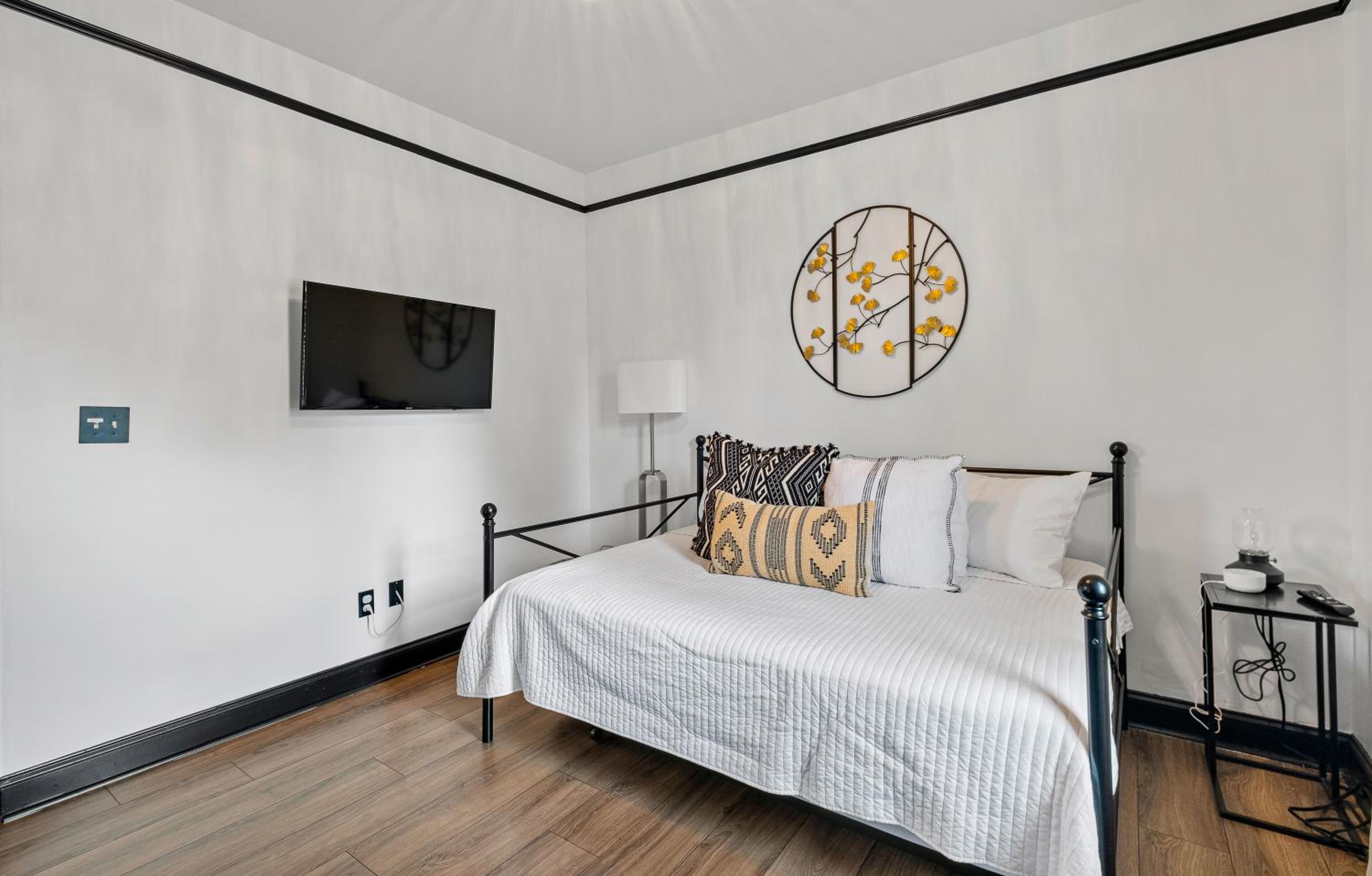 Three-Bedroom House - Photo 12