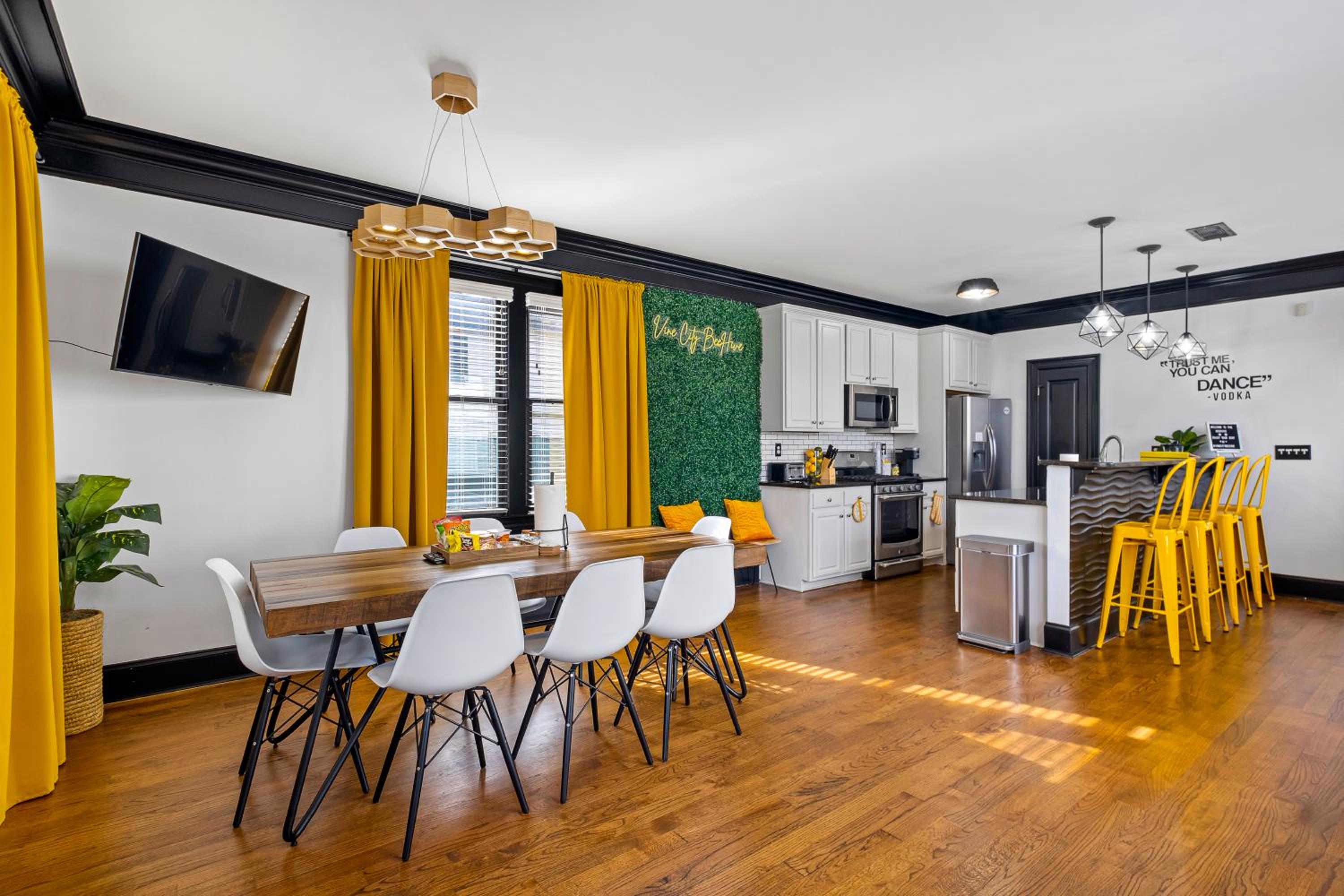 Three-Bedroom House - Photo 41