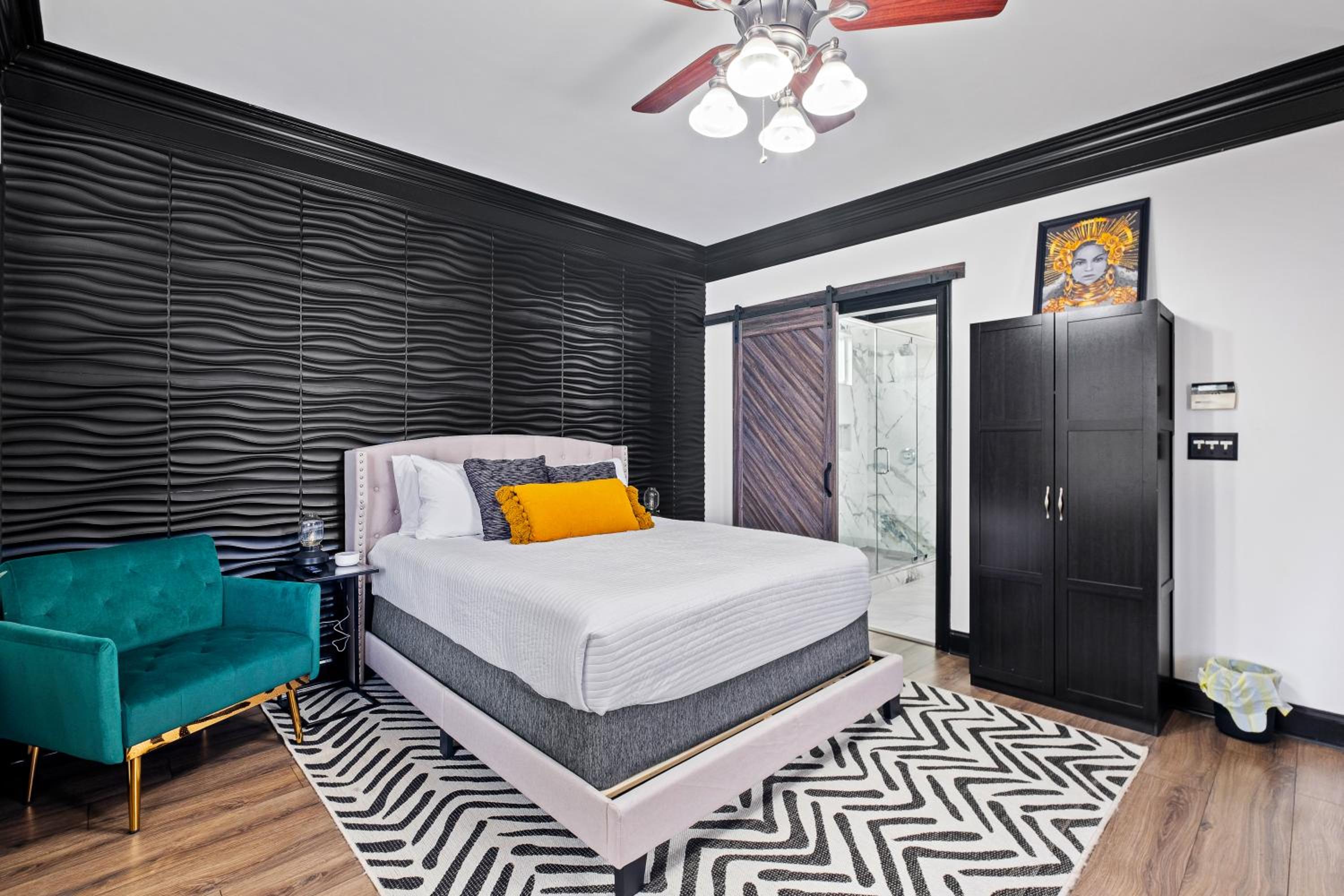 Three-Bedroom House - Photo 42