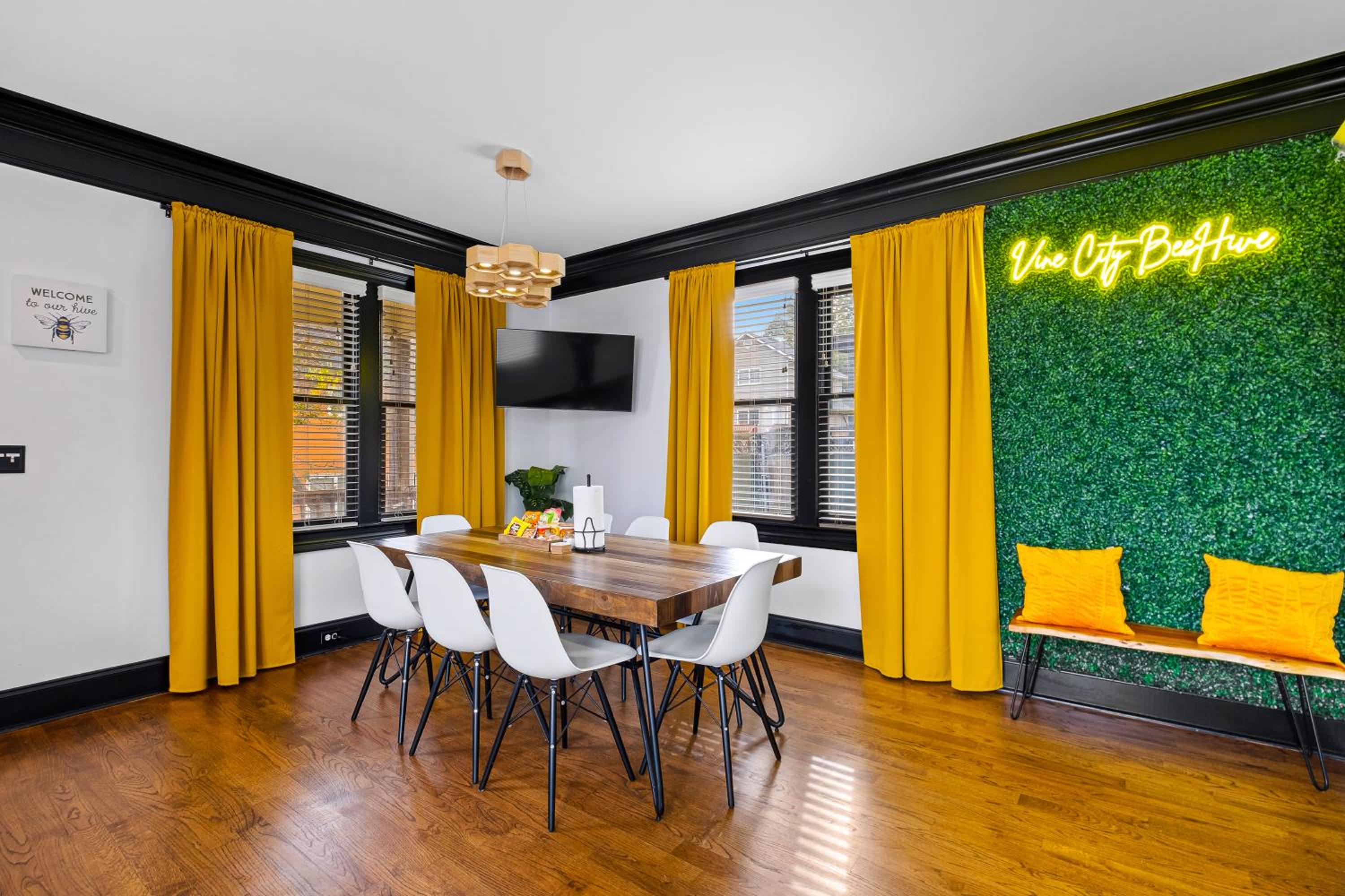 Three-Bedroom House - Photo 43
