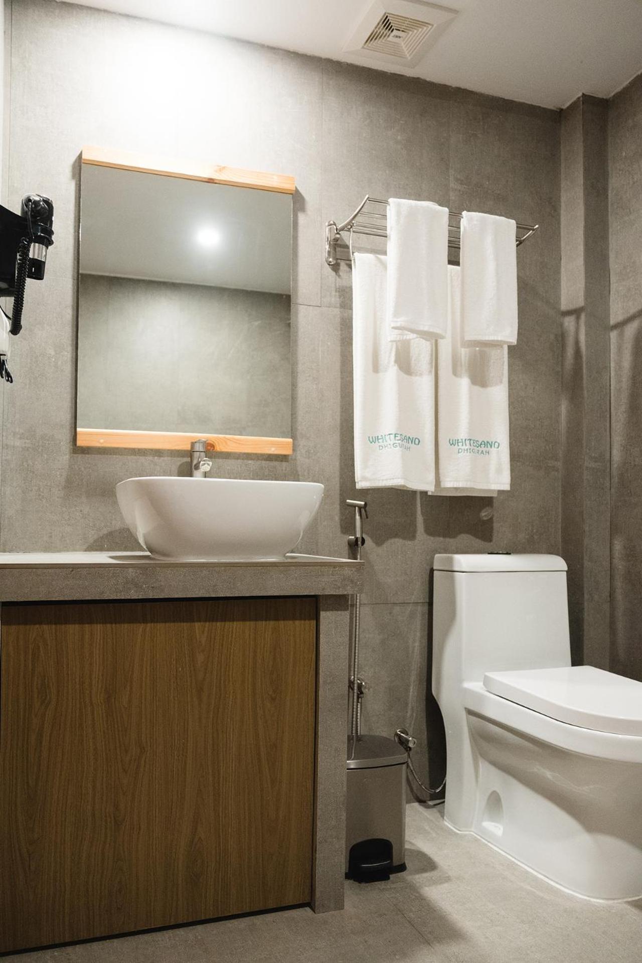 Deluxe Double Room with Balcony photo 2